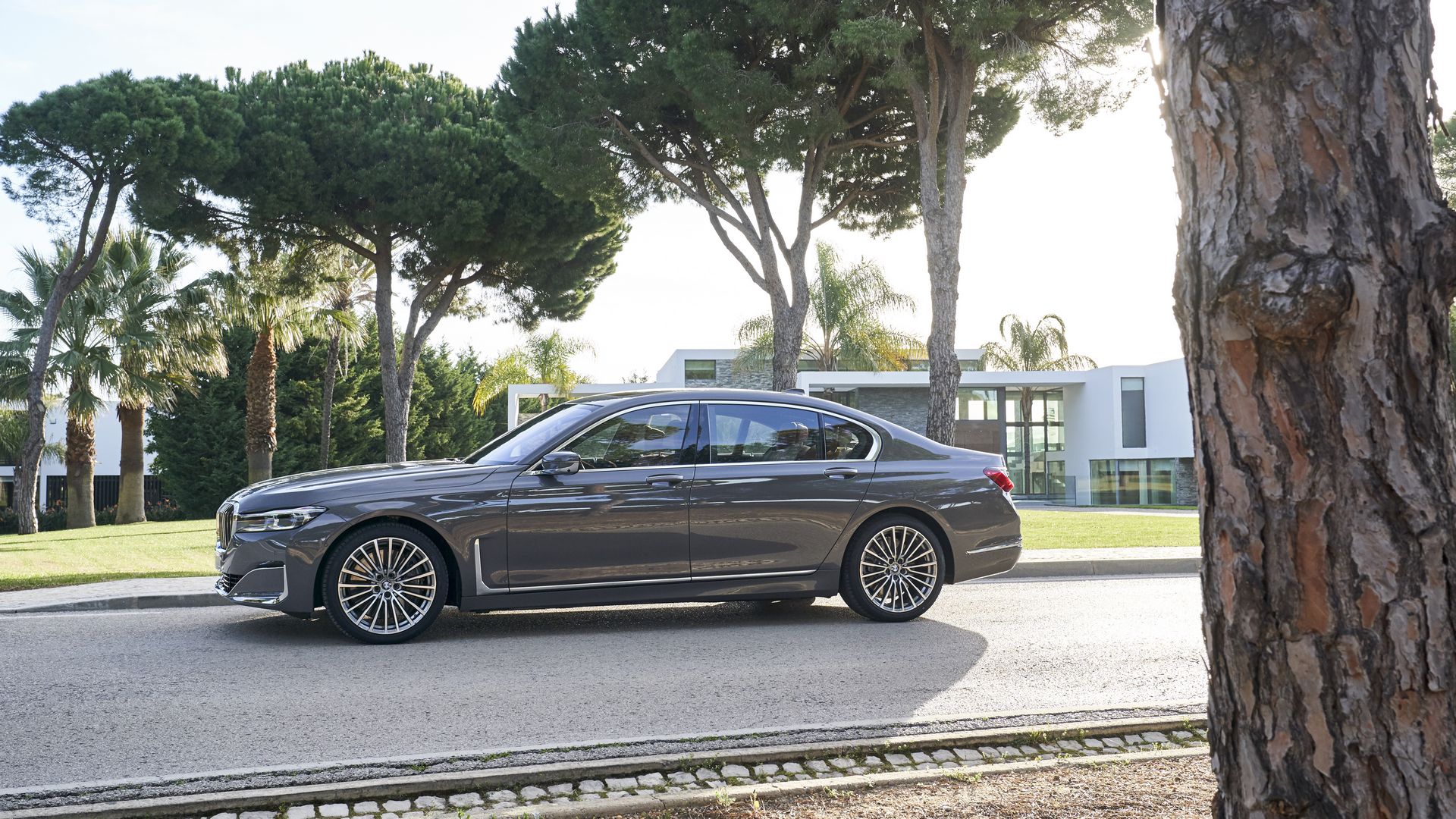 BMW-7-Series-137 BMW Throws 171 Images Of The 7-Series Hoping We’ll Get Used To Its New Face