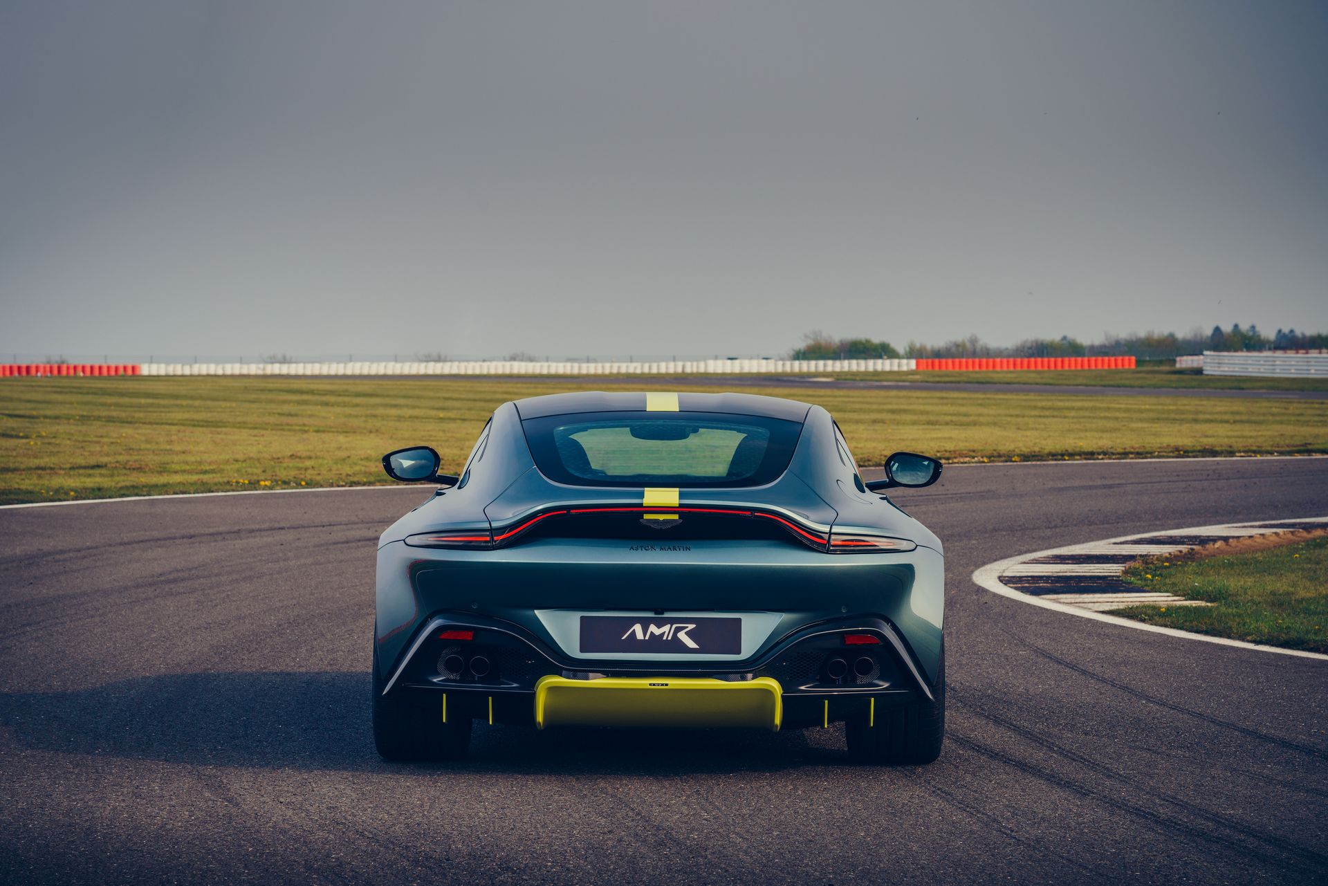 Aston Martin Vantage AMR 9 Aston Martin Vantage AMR Gets 7sp Manual, But Only 200 Will Be Made