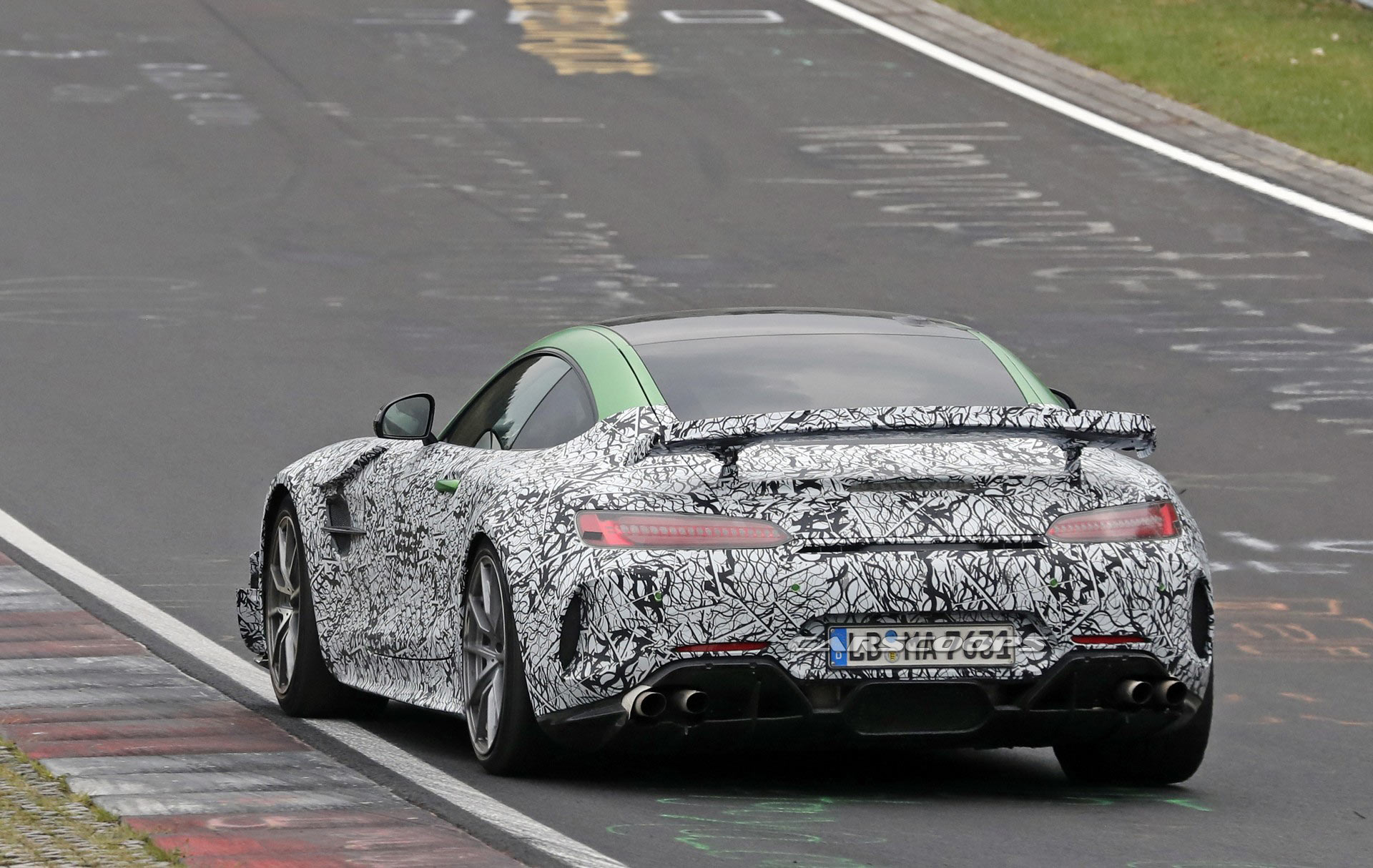 Mercedes-AMG GT Black Series-12 Mercedes-AMG GT Black Series Spied, Looks Like A GT R Pro On Steroids