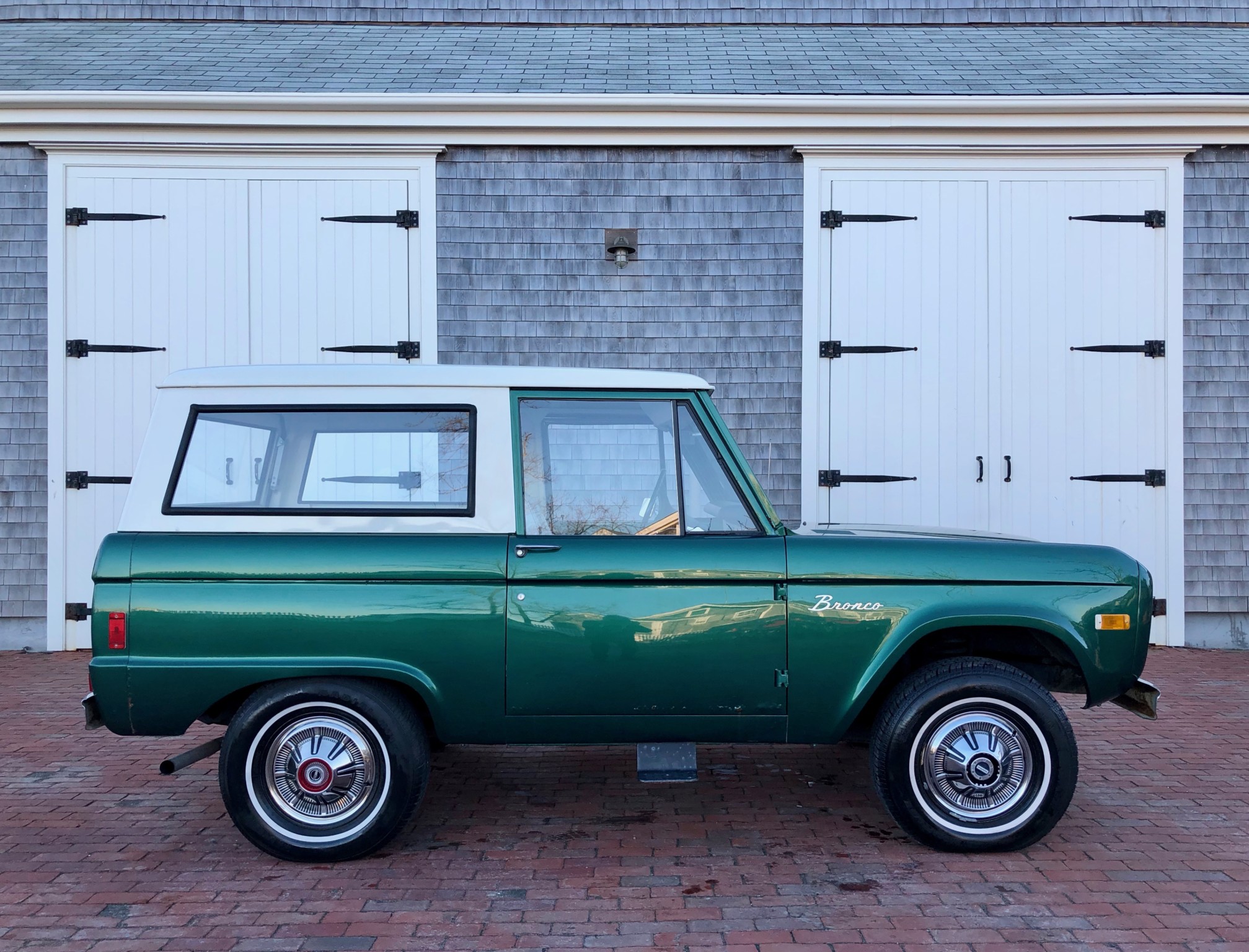 Ford-Bronco-Auction-8 Hurry Up And Snatch This 1977 Ford Bronco For A Little Over $11K