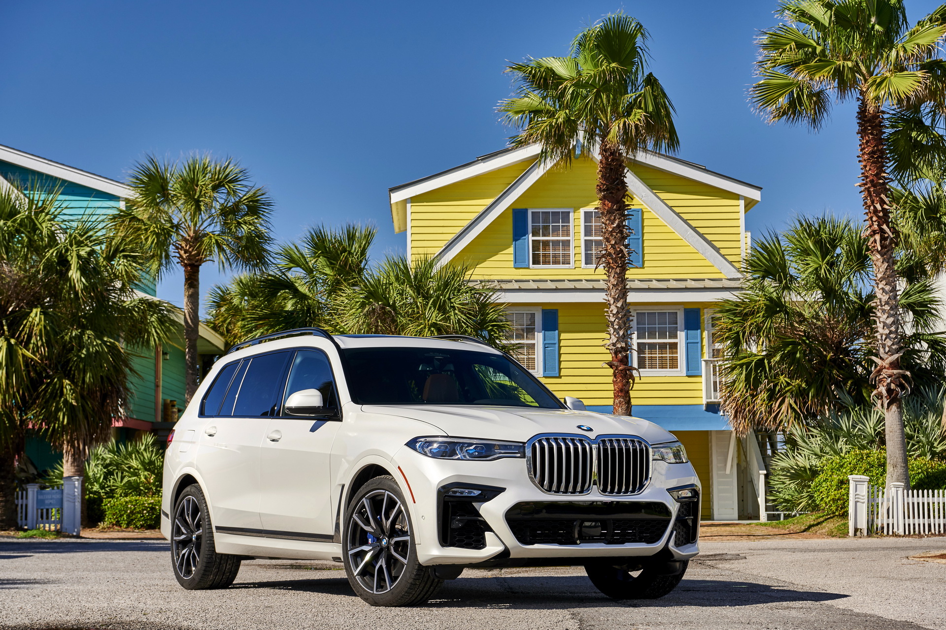 2019-BMW-X7-60 BMW Releases Detailed, 96-Image Gallery Of The New X7