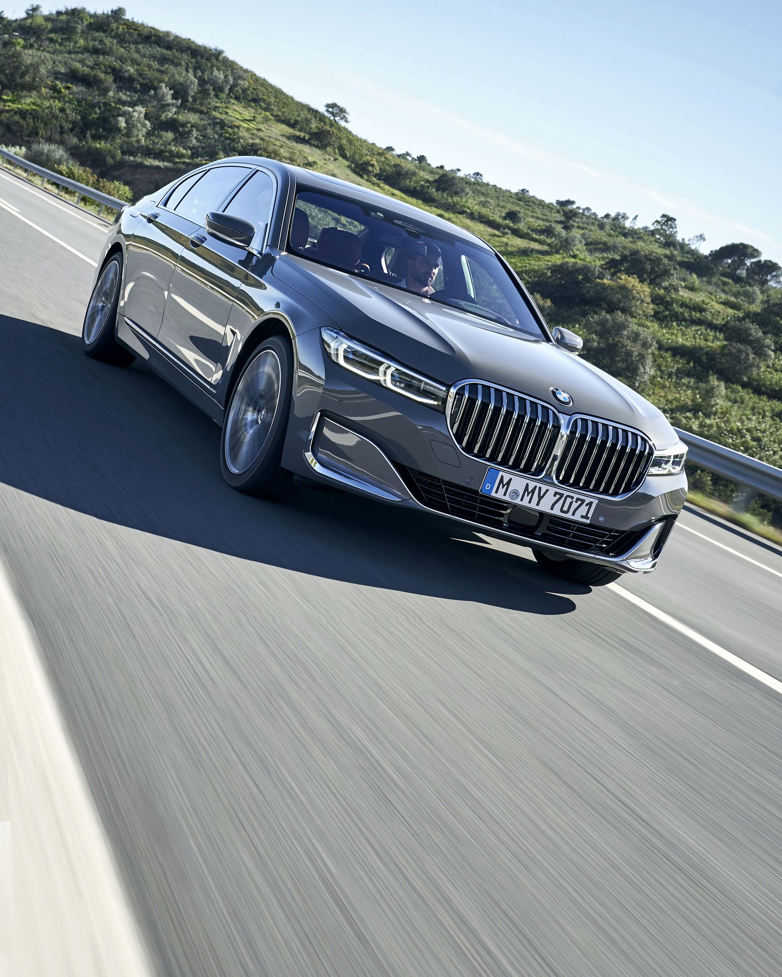 BMW-7-Series-133 BMW Throws 171 Images Of The 7-Series Hoping We’ll Get Used To Its New Face