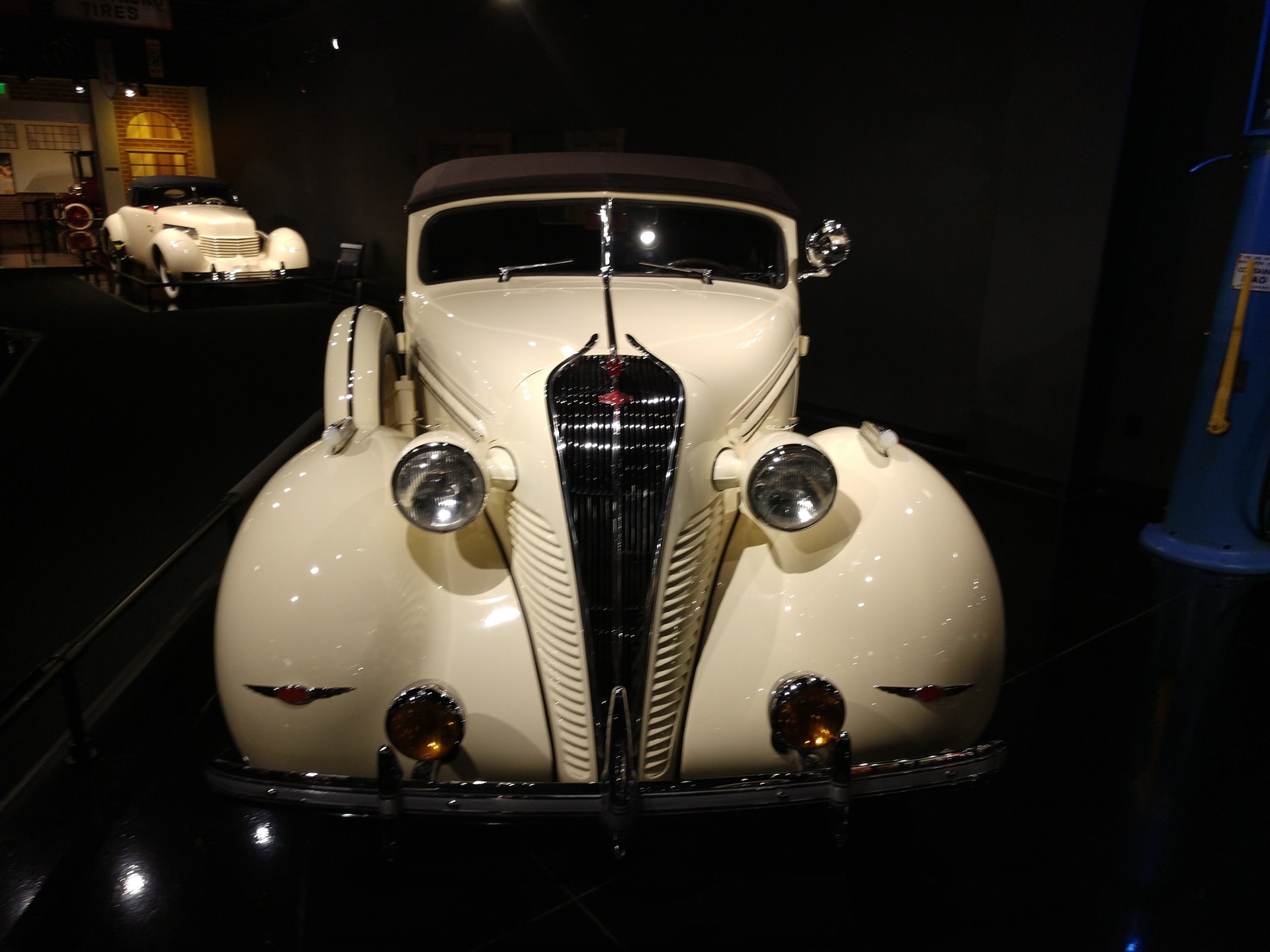 Gateway Auto Museum-12 Road Trip: Gateway Auto Museum Is A Tribute To American Luxury And Performance