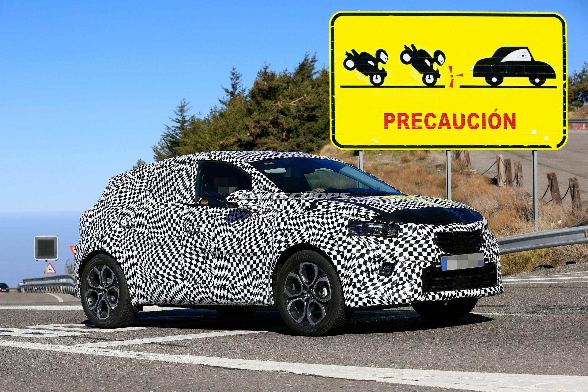 Renault-Captur-5 2020 Renault Captur To Have Hybrid And Autonomous Technologies