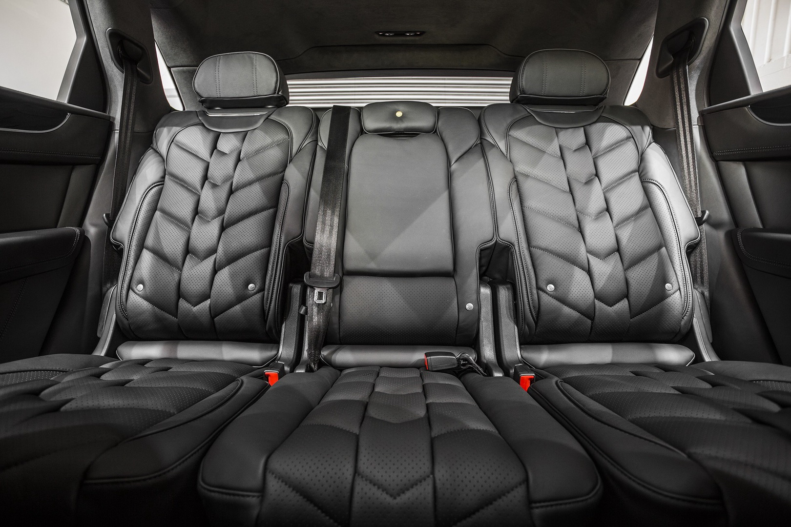 bentley bentayga tuning kahn centenary edition 10 Kahn Is The New Black: Bentley Bentayga Centenary Edition Is Almost Tame