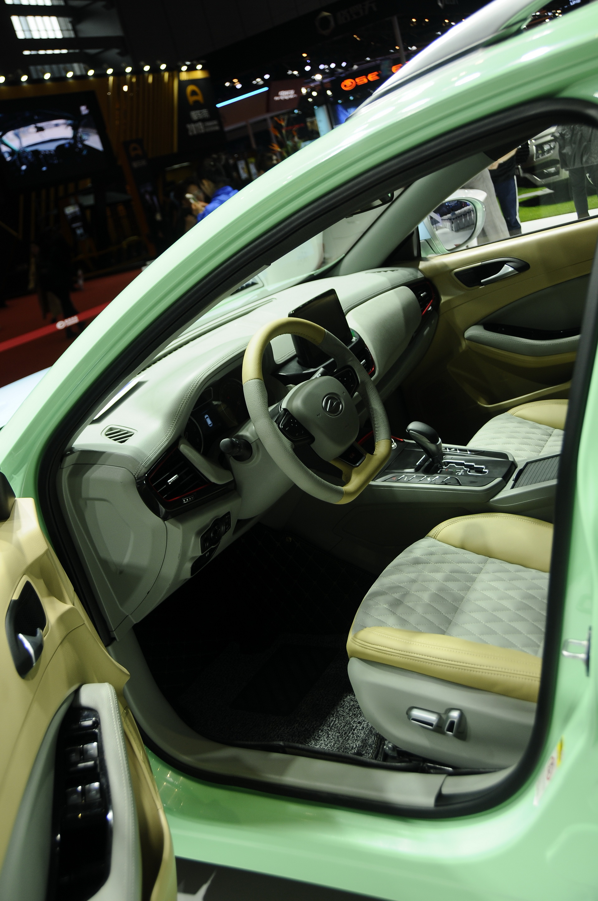 Landwind-Xiaoyao-08 Landwind Xiaoyao Does Its Best Impression Of A Mercedes GLA In China