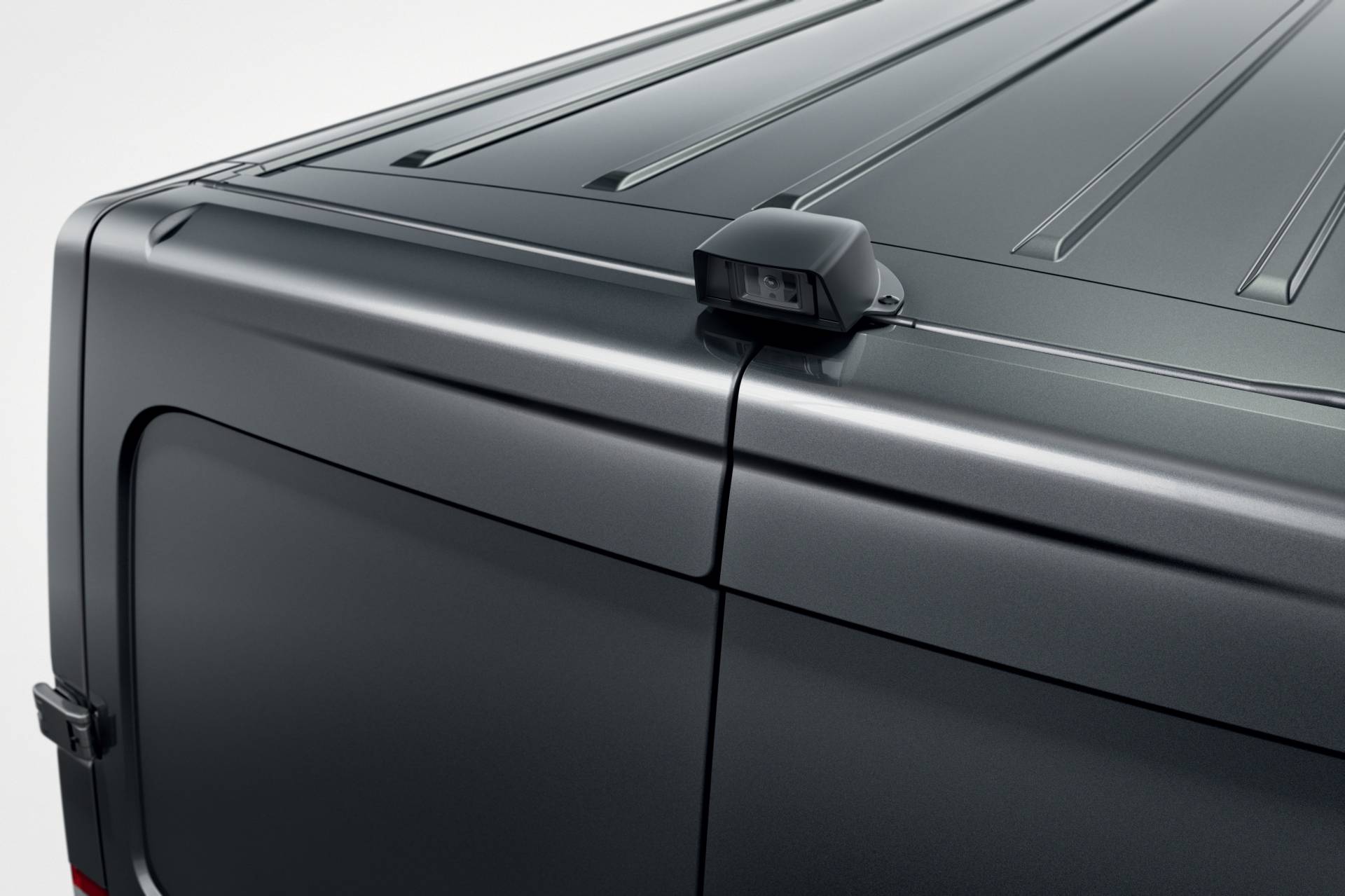 2019MY Renault Master van facelift 1 Restyled Renault Master And Trafic Get New Faces, Updated Engines And New Tech