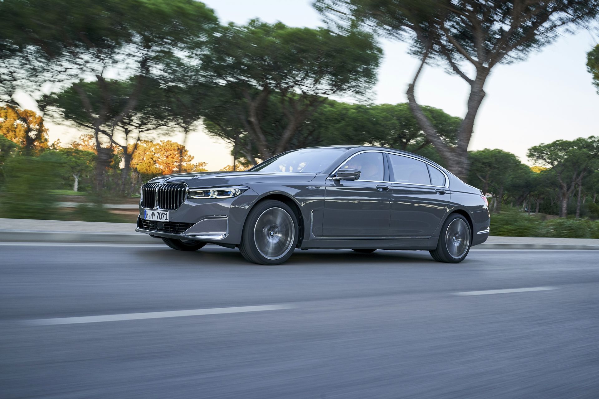 BMW-7-Series-83 BMW Throws 171 Images Of The 7-Series Hoping We’ll Get Used To Its New Face