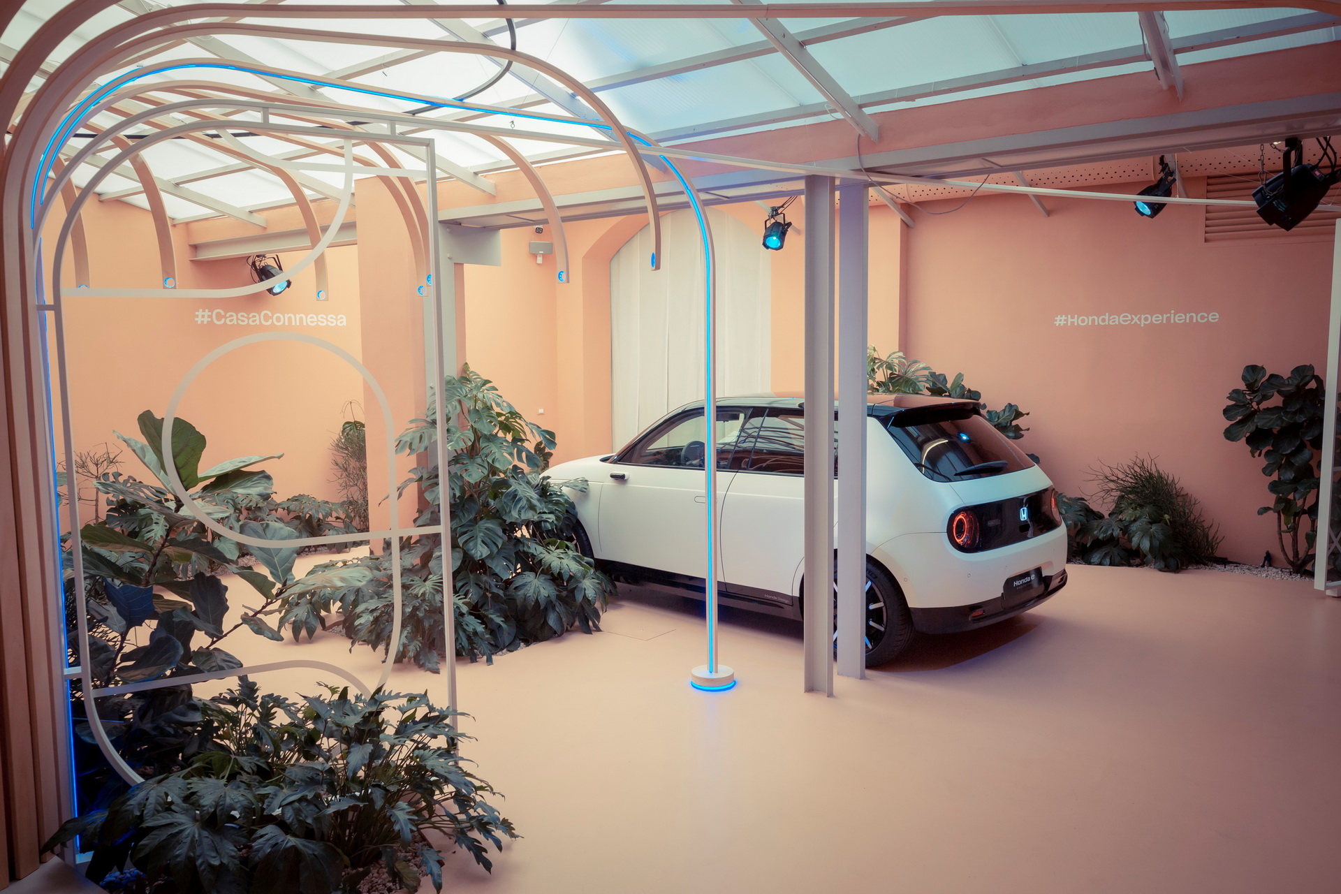 honda brings connected lifestyle to milan 6 Honda’s e Prototype Brings “Connected Lifestyle” To Milan Fashion Week