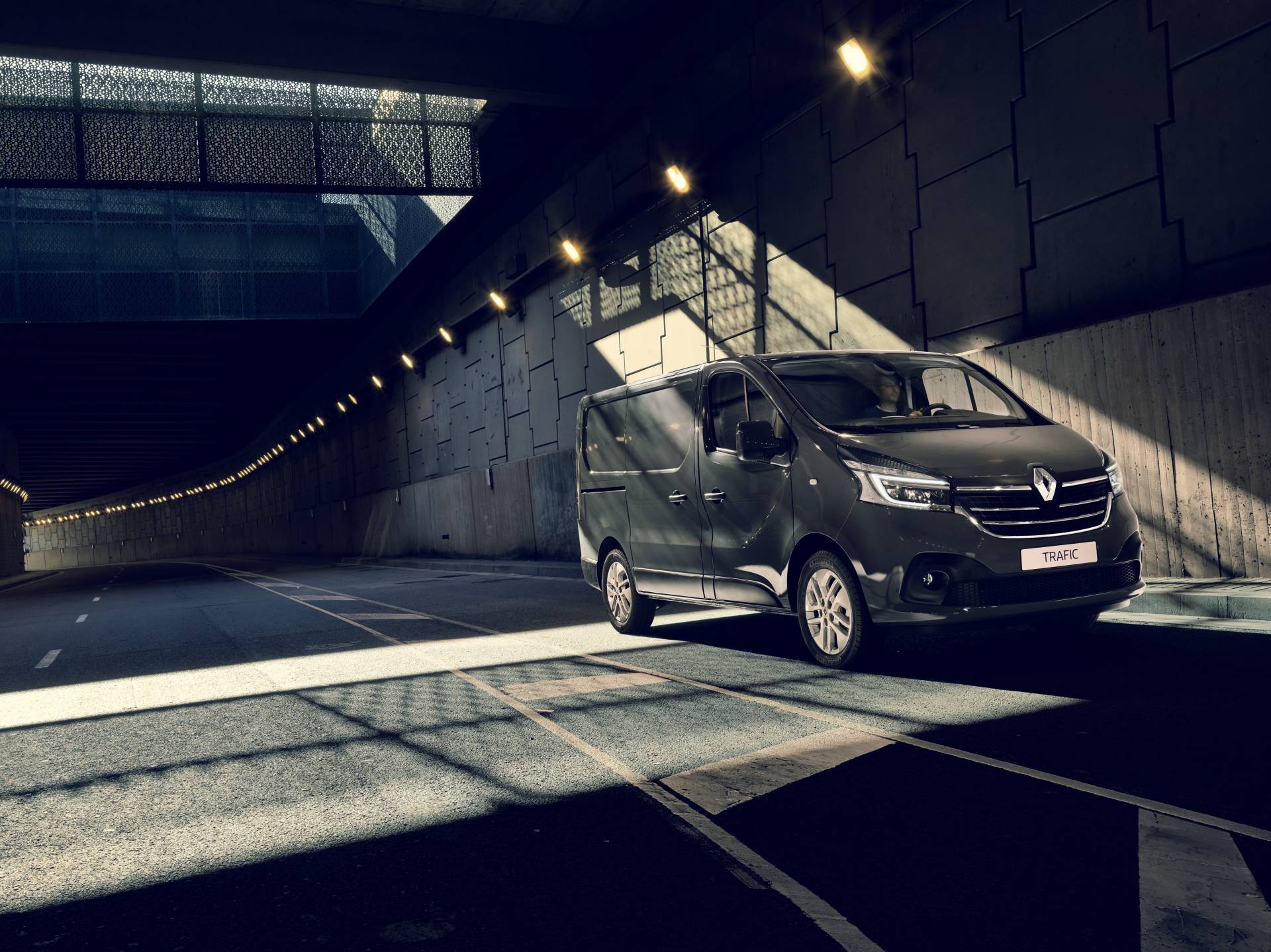 2019MY Renault Trafic van facelift 16 Restyled Renault Master And Trafic Get New Faces, Updated Engines And New Tech