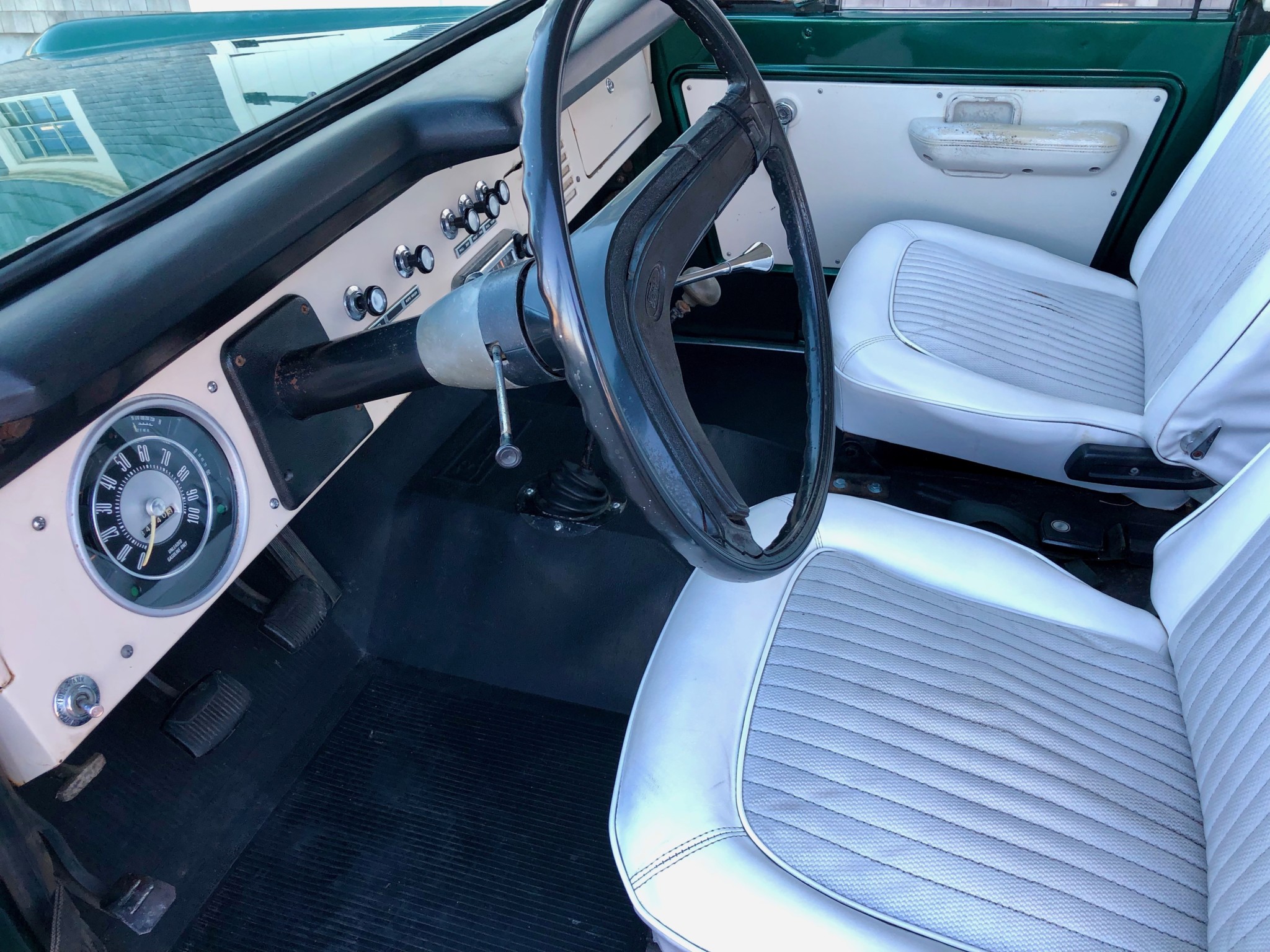 Ford-Bronco-Auction-22 Hurry Up And Snatch This 1977 Ford Bronco For A Little Over $11K