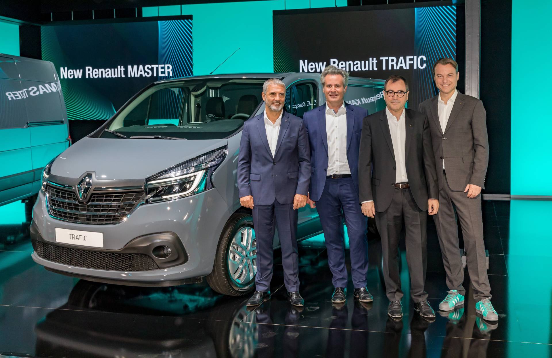 Renault commercial vehicles range 16 Restyled Renault Master And Trafic Get New Faces, Updated Engines And New Tech