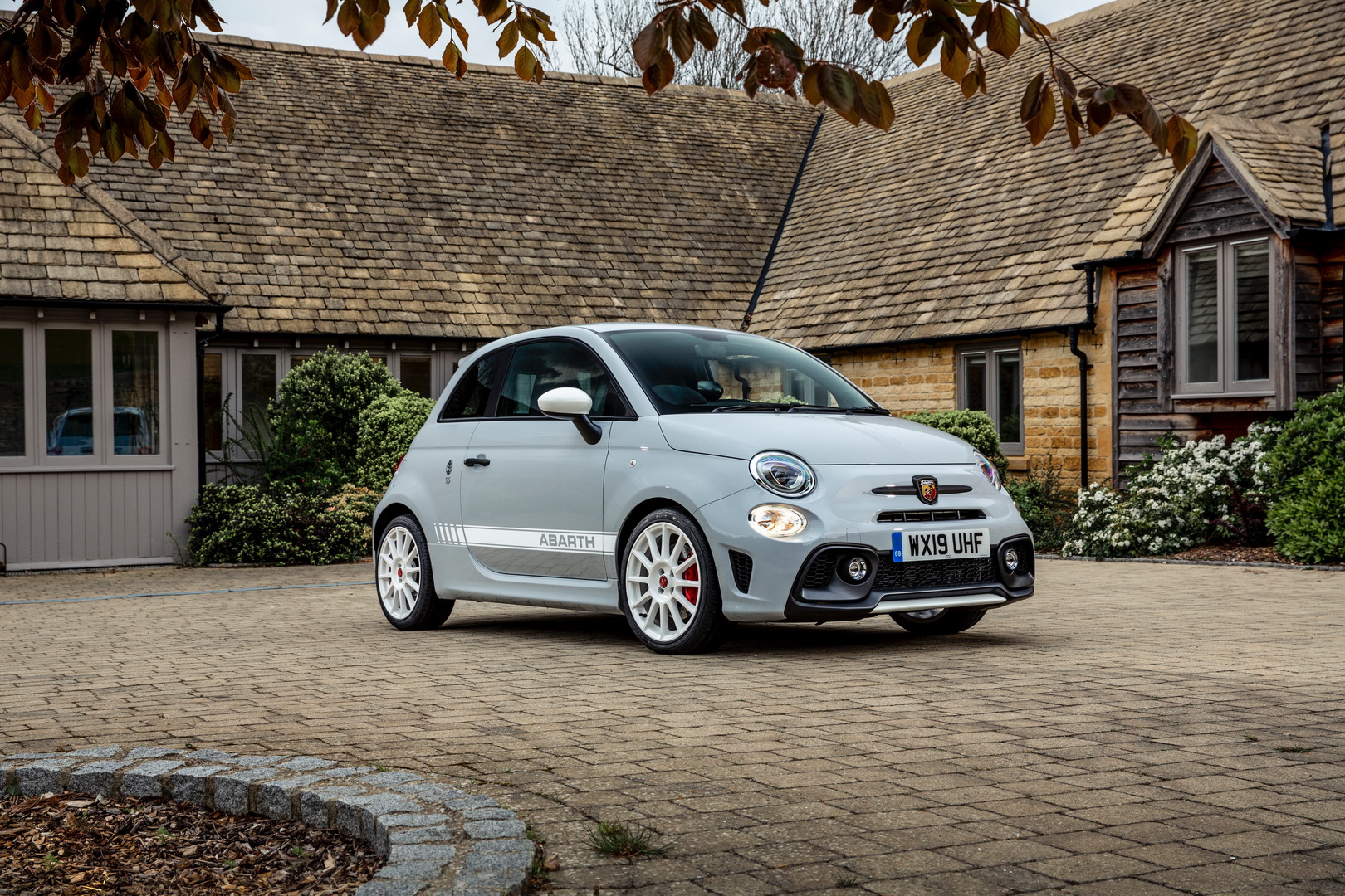 2019 abarth 595 esseesse 1 Abarth 595 Esseesse Leads Range Into the 2019MY, Starts From £25,295 In The UK