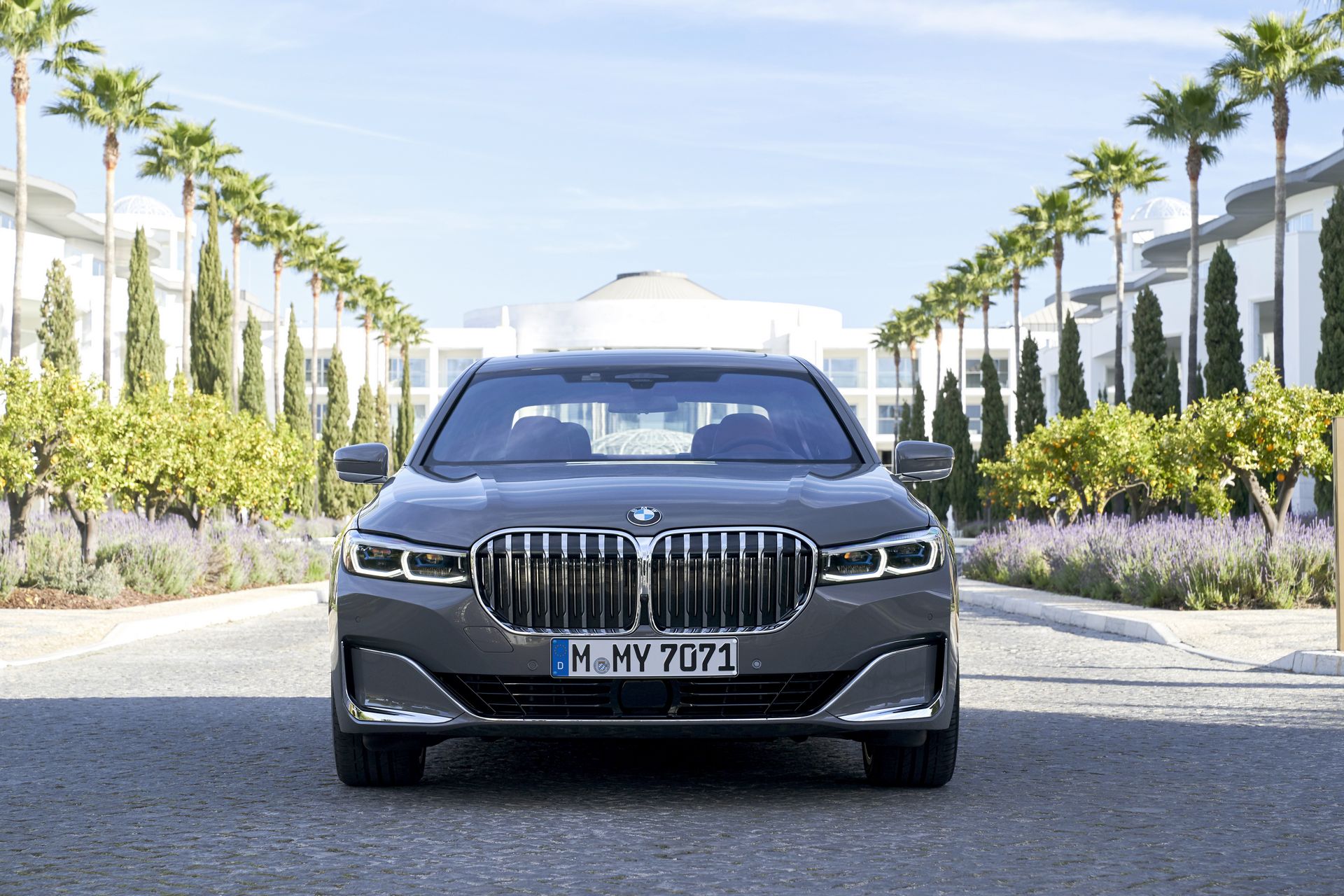 BMW-7-Series-63 BMW Throws 171 Images Of The 7-Series Hoping We’ll Get Used To Its New Face