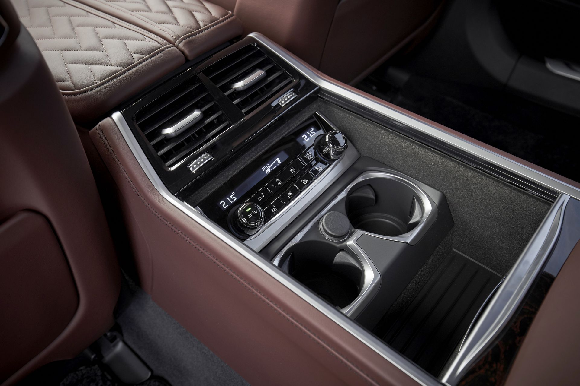 BMW-7-Series-53 BMW Throws 171 Images Of The 7-Series Hoping We’ll Get Used To Its New Face