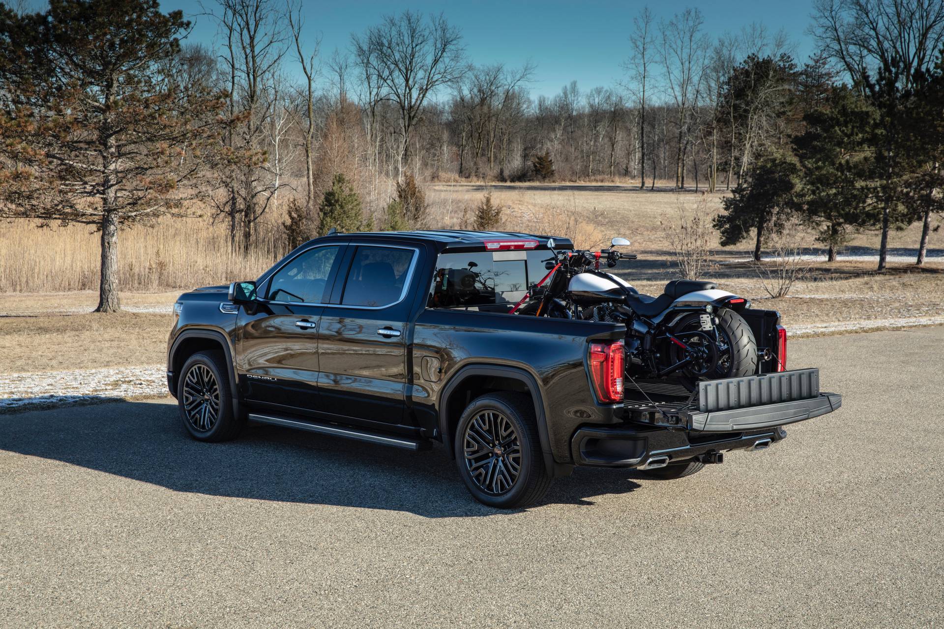 2019 GMC Sierra Denali CarbonPro Edition 22 GMC Adds Carbon Fiber Bed To 2019 Sierra 1500 Denali And AT4 “CarbonPro” Editions