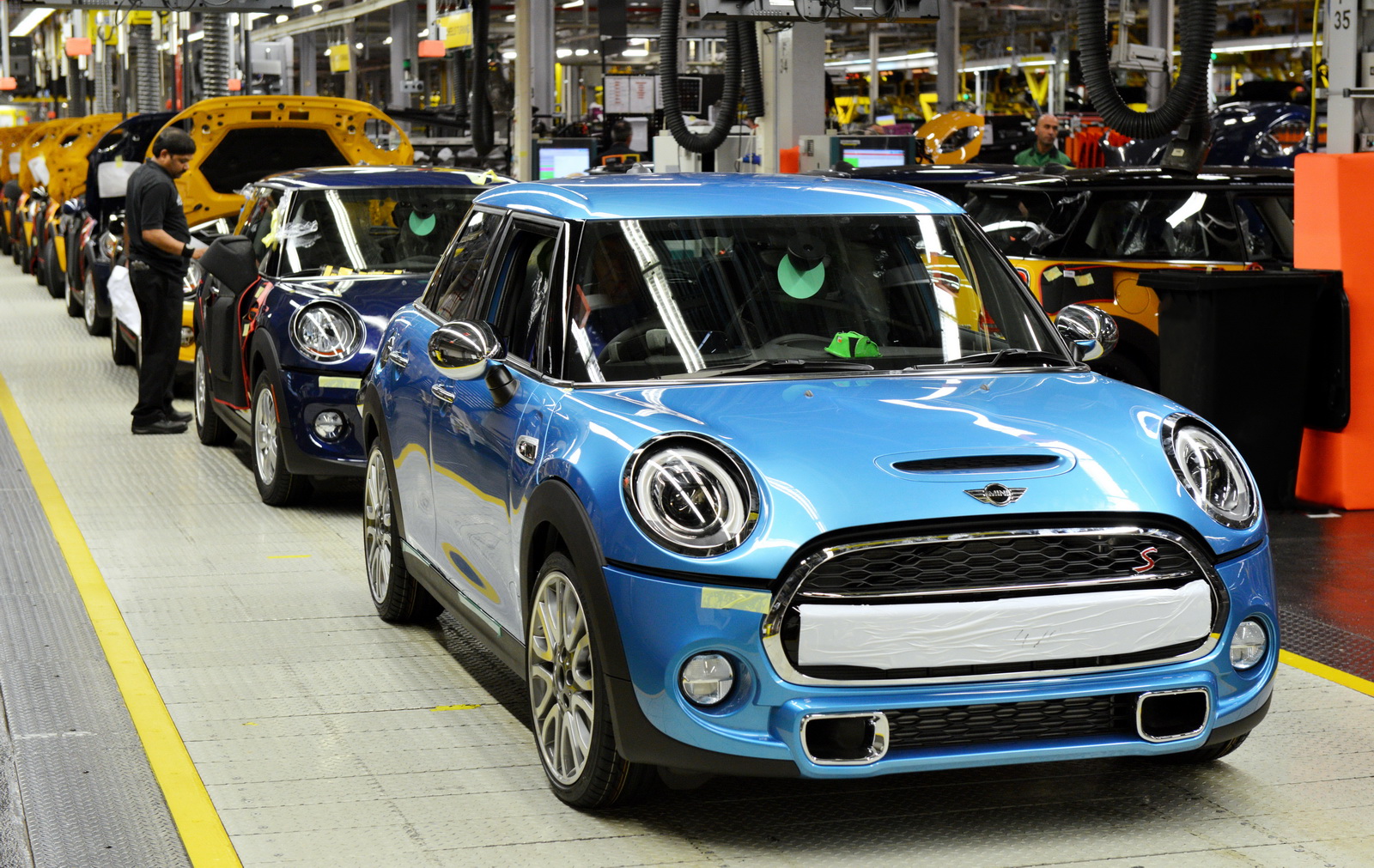 Mini-Oxford-Plant-3 Mini Closes UK Plant For A Month Despite Brexit Being Delayed