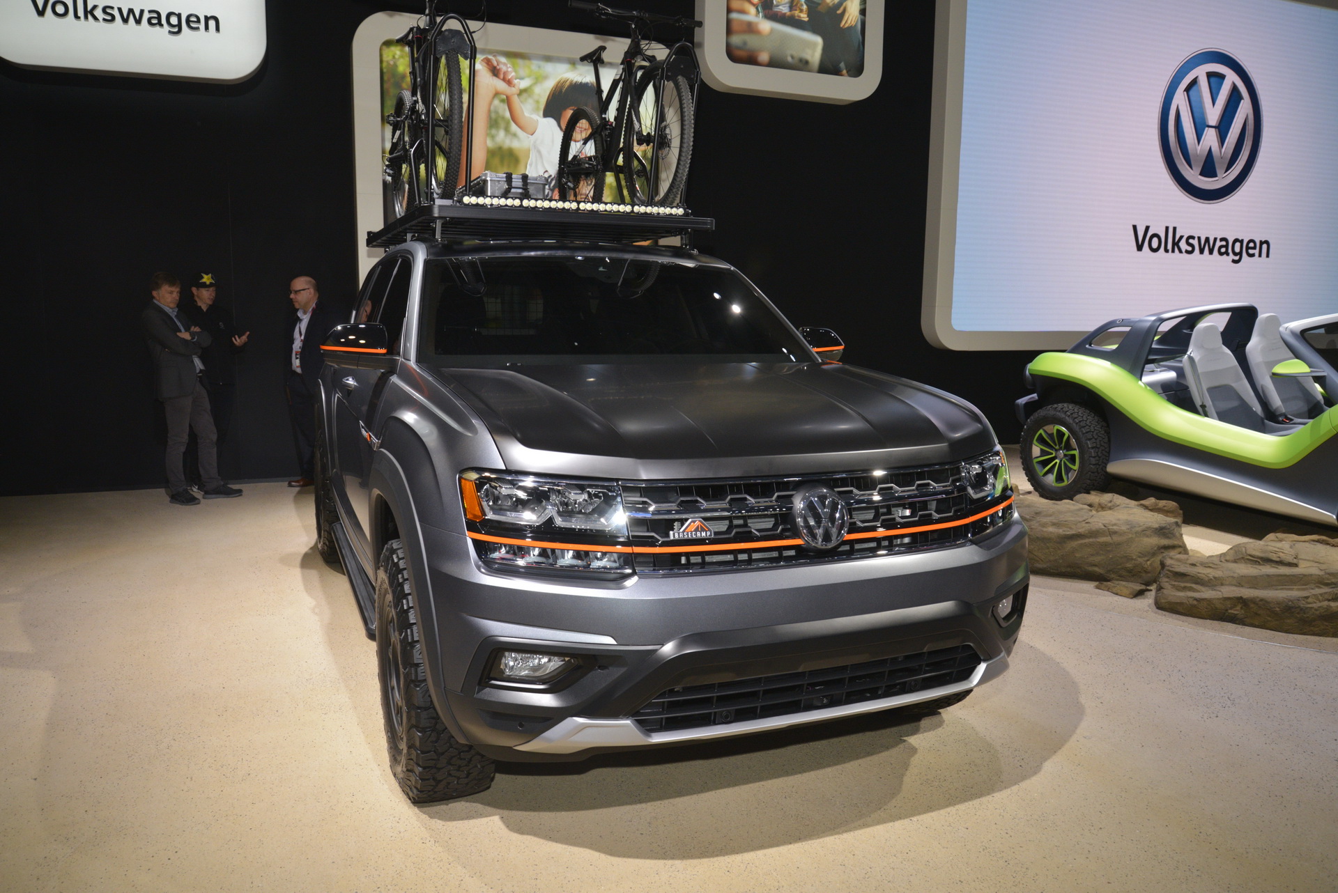 vw atlas basecamp concept livepics ny 6 VW Atlas Basecamp Concept Ditches Star Light For Spotlight