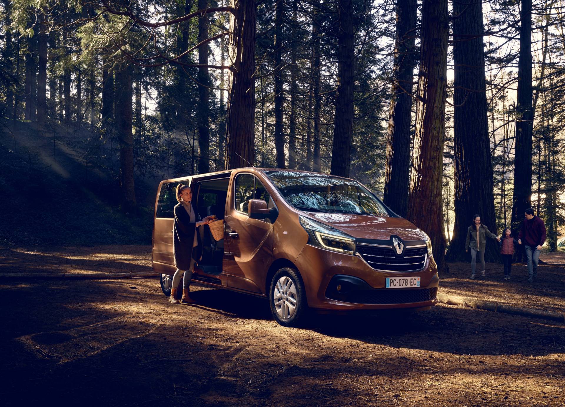 2019MY Renault Trafic van facelift 20 Restyled Renault Master And Trafic Get New Faces, Updated Engines And New Tech