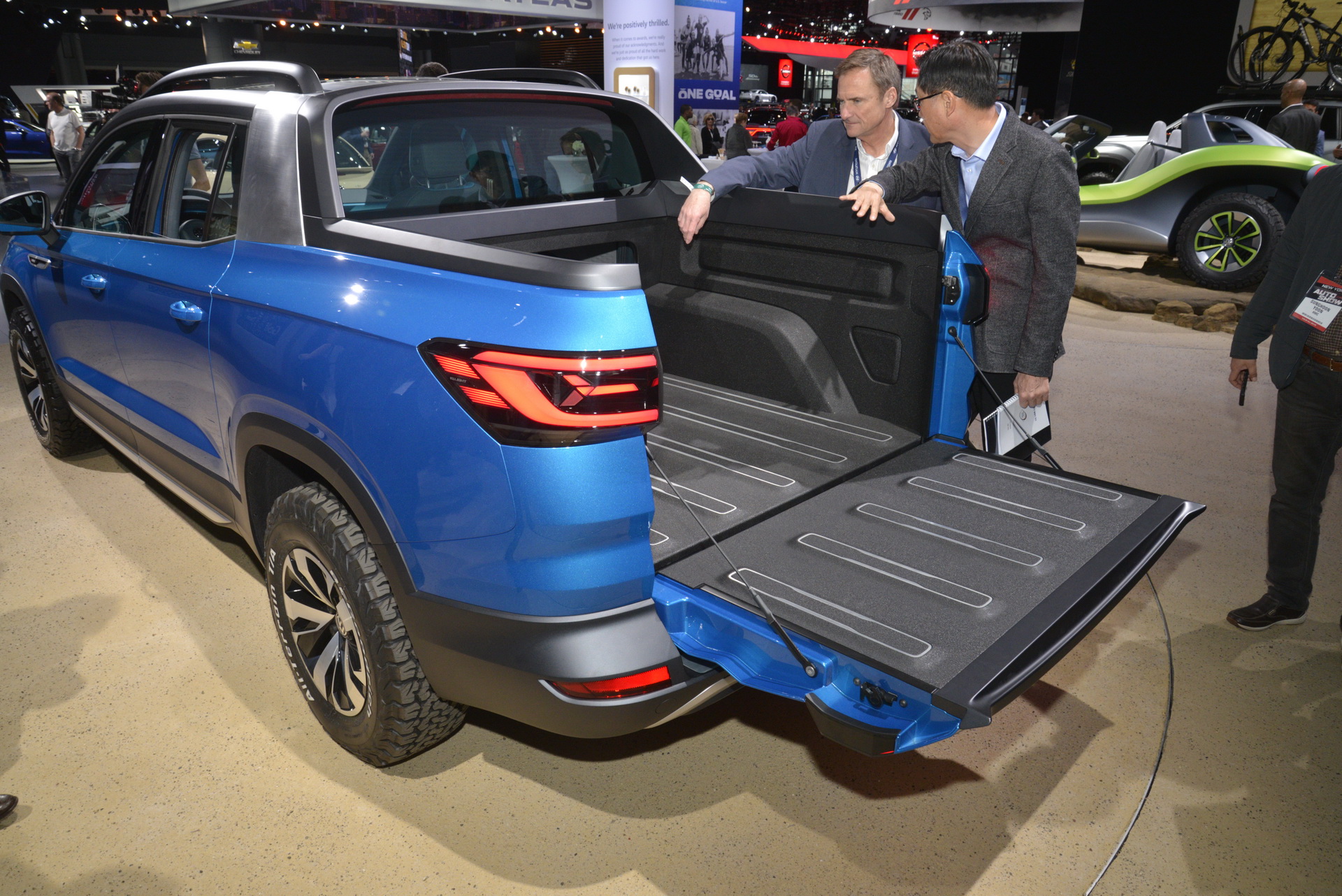 vw tarok pickup concept ny livepics 4 Should VW Build The Tarok Pickup For North America?