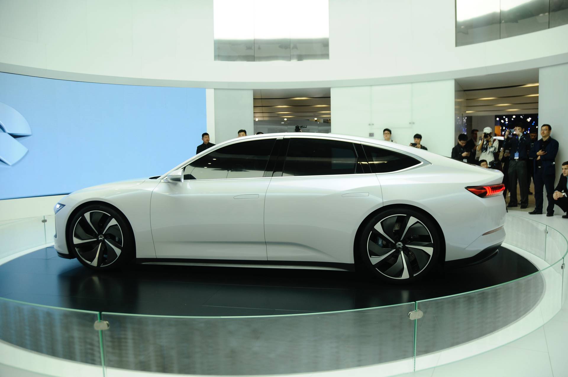 Nio ET Preview 11 Nio ET Preview Heralds Tesla Model 3 Rival With 317-Mile Range