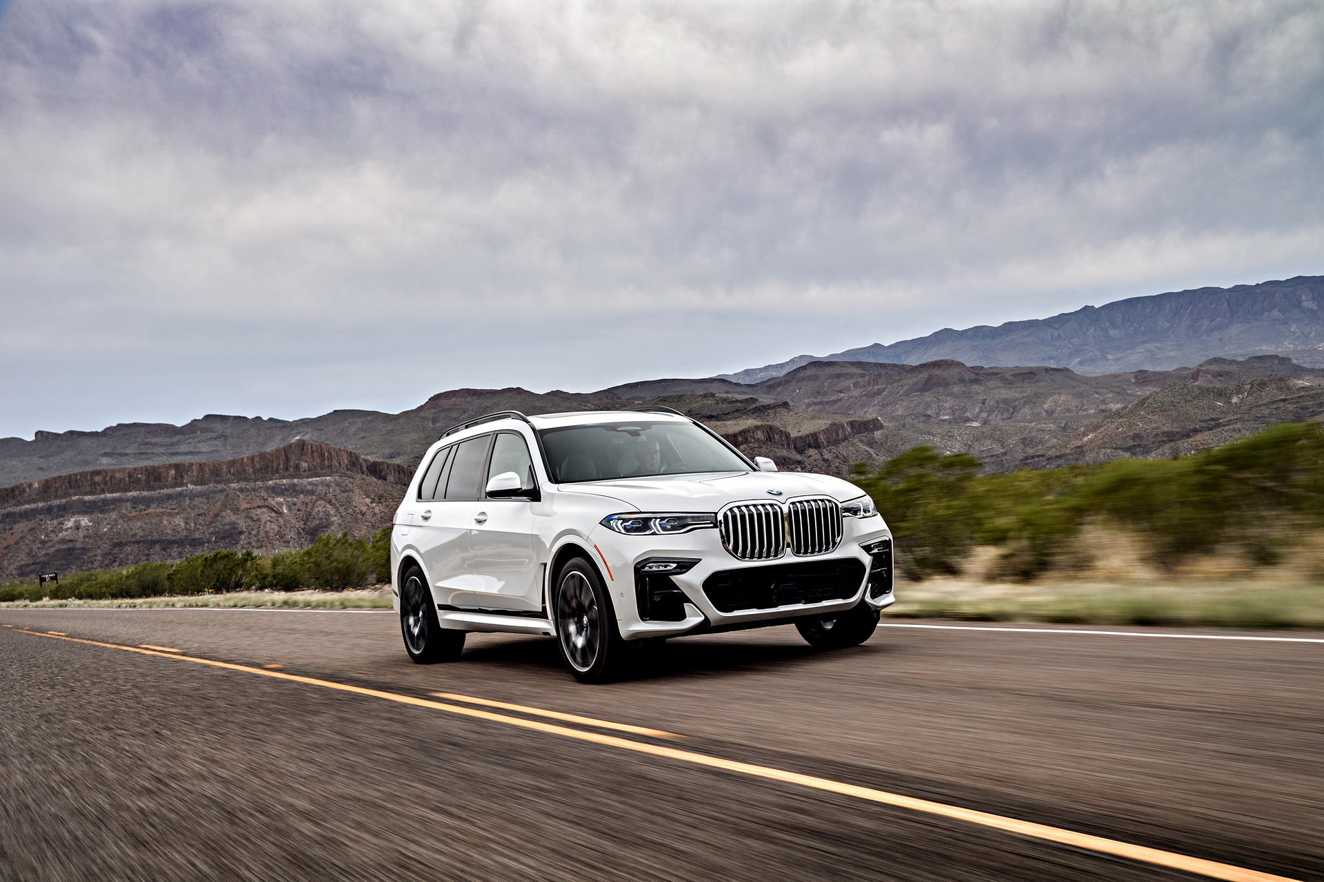 2019-BMW-X7-71 BMW Releases Detailed, 96-Image Gallery Of The New X7
