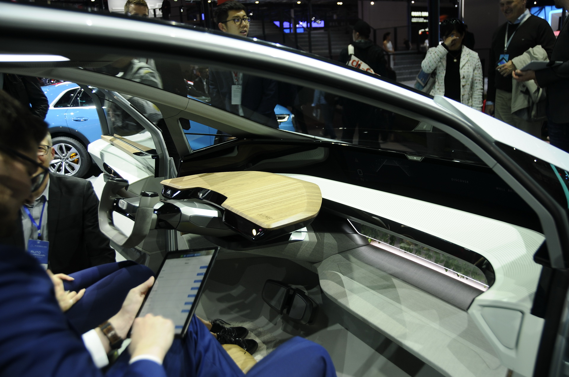 Audi-AIME-05 Audi’s Futuristic AI:ME Is A Compact EV With A Pretty Welcoming Interior