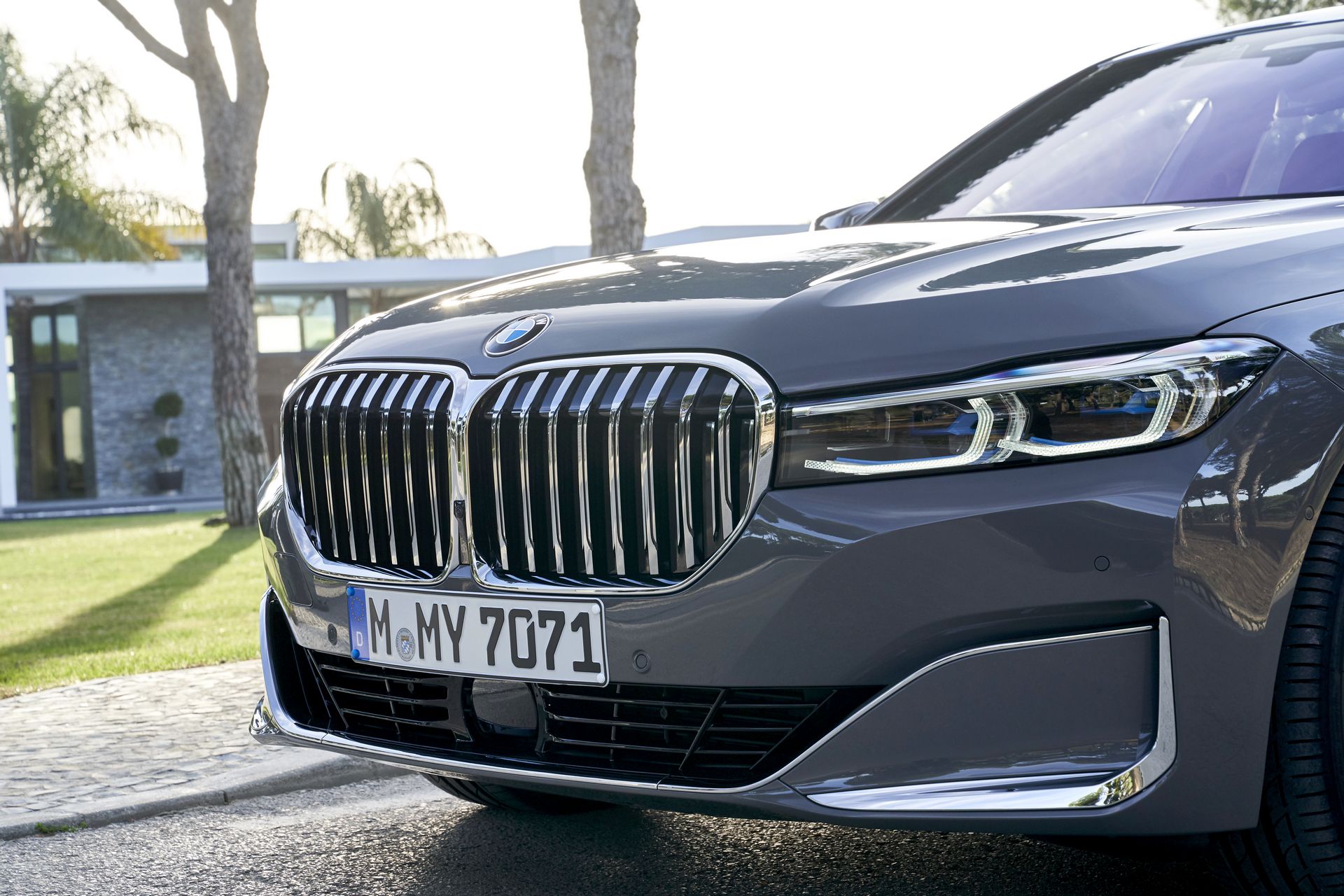 BMW-7-Series-101 BMW Throws 171 Images Of The 7-Series Hoping We’ll Get Used To Its New Face