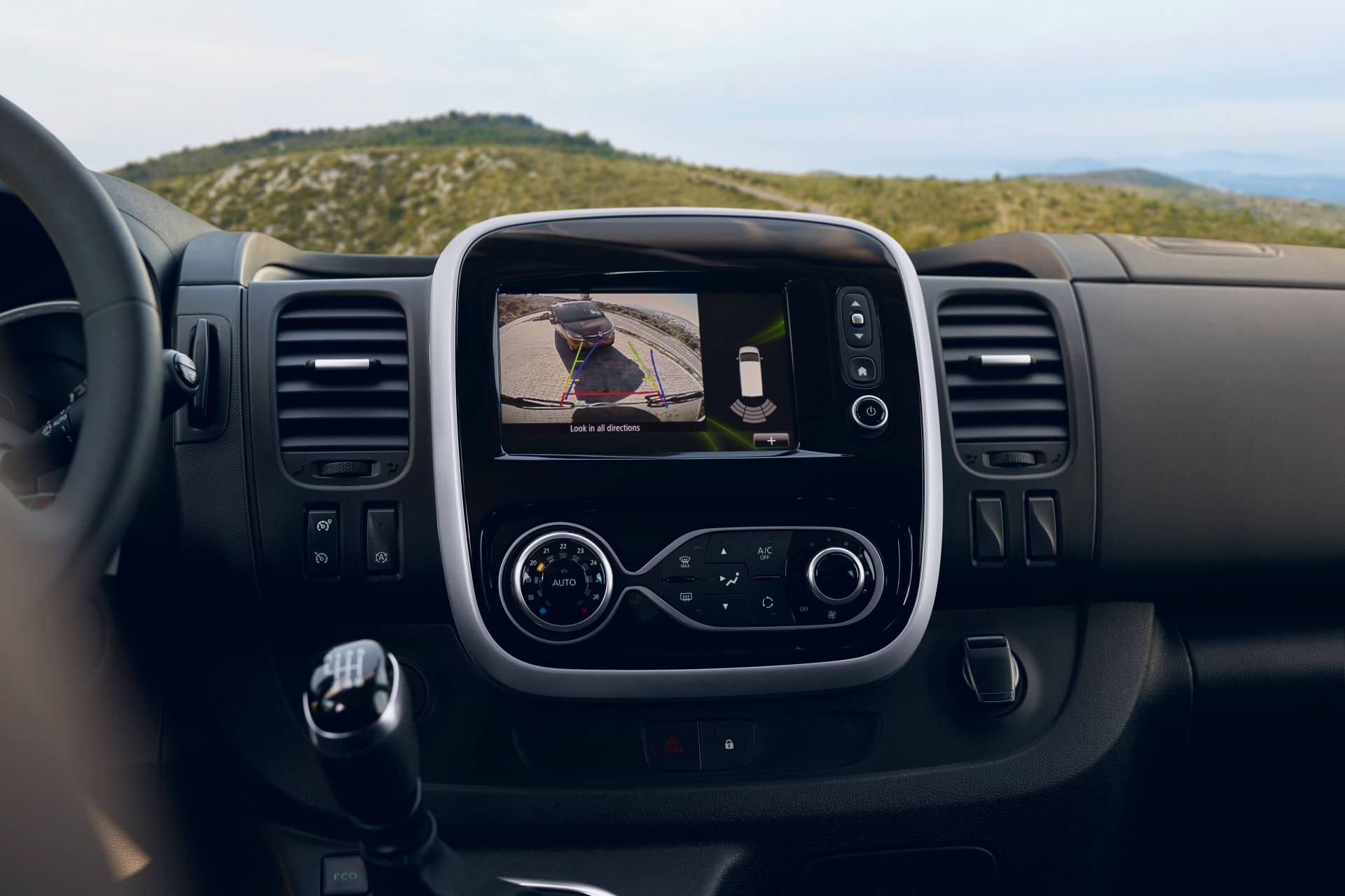 2019MY Renault Trafic van facelift 9 Restyled Renault Master And Trafic Get New Faces, Updated Engines And New Tech