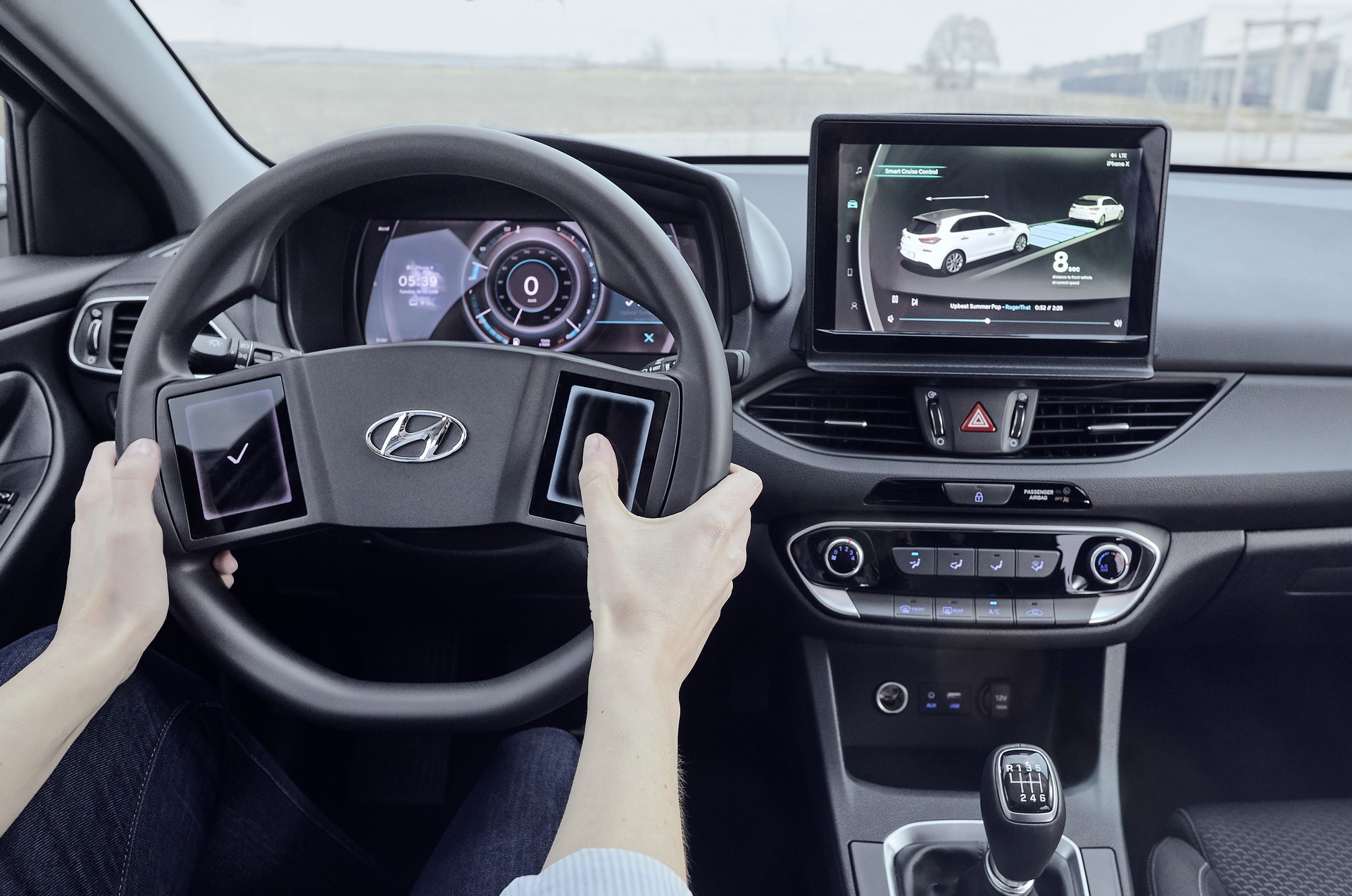 Hyundai’s Interior Concept Boasts A 3D-Like Display And Touchscreens On ...