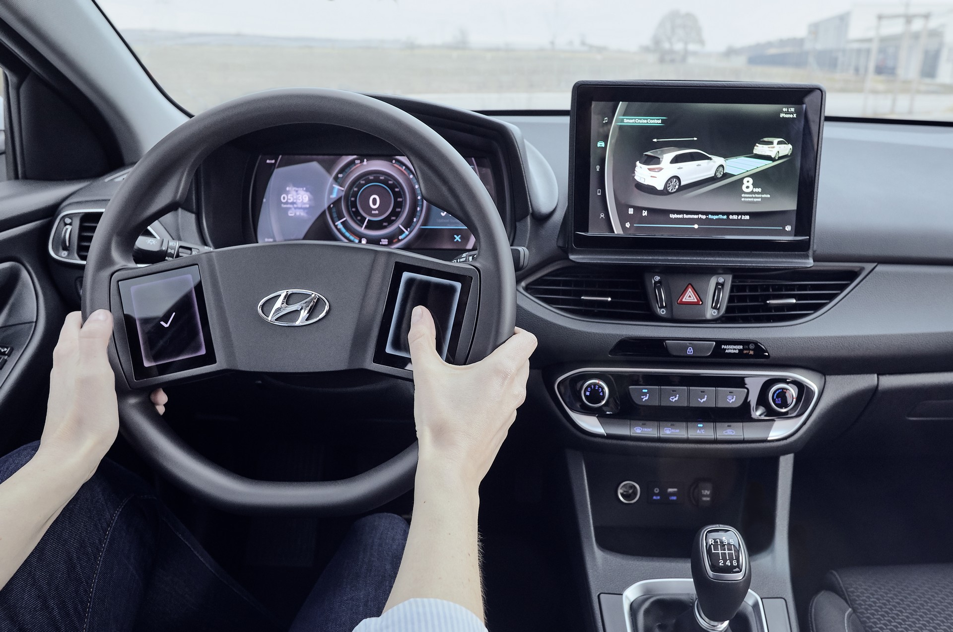 Hyundai i30 Interior Concept-1 Hyundai’s Interior Concept Boasts A 3D-Like Display And Touchscreens On The Steering Wheel