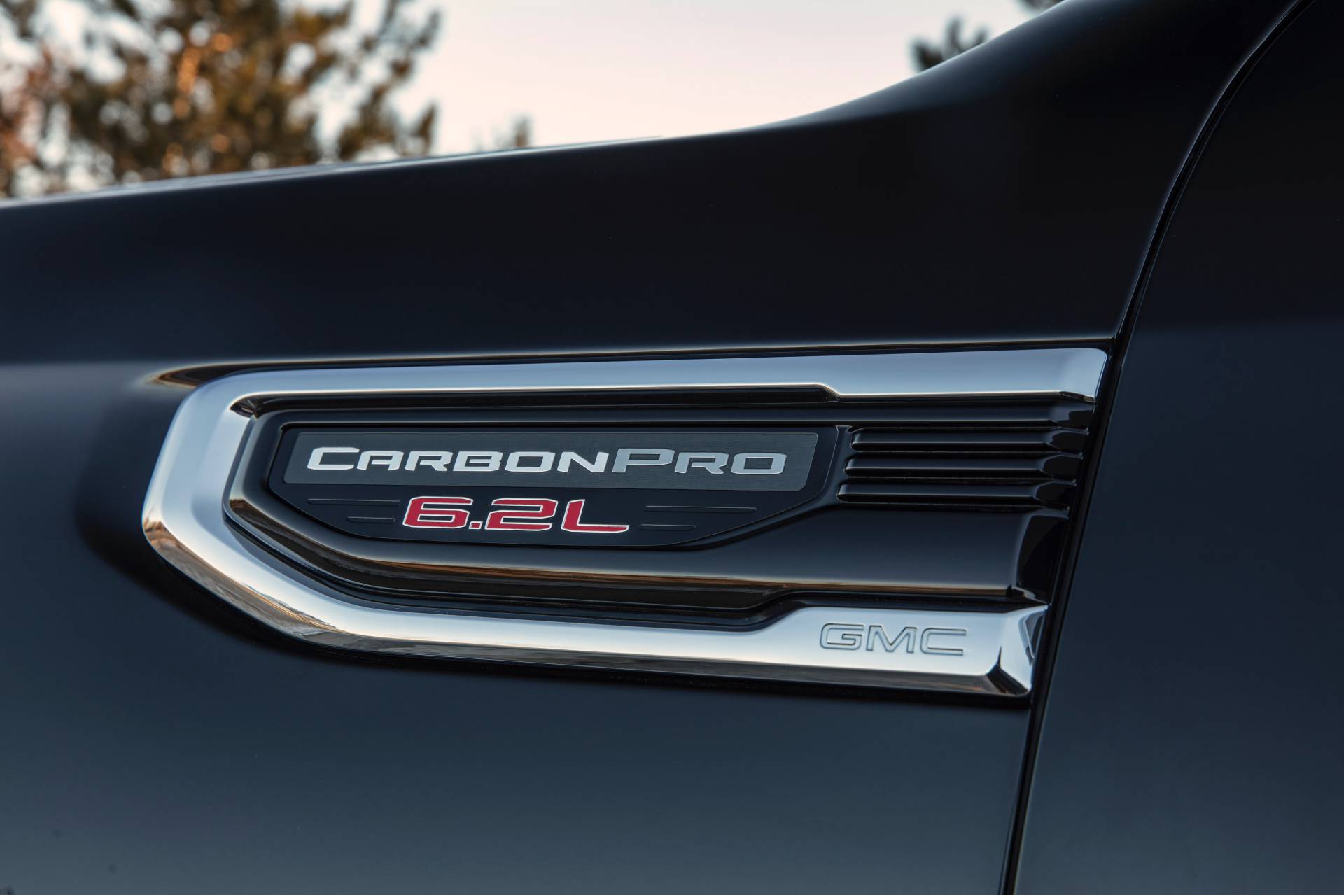 2019 GMC Sierra Denali CarbonPro Edition 5 GMC Adds Carbon Fiber Bed To 2019 Sierra 1500 Denali And AT4 “CarbonPro” Editions