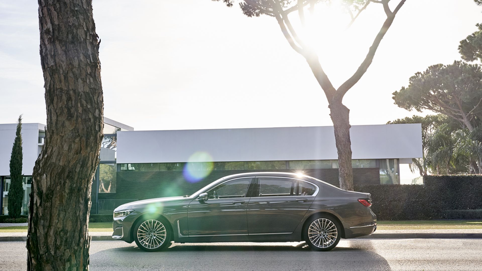 BMW-7-Series-139 BMW Throws 171 Images Of The 7-Series Hoping We’ll Get Used To Its New Face