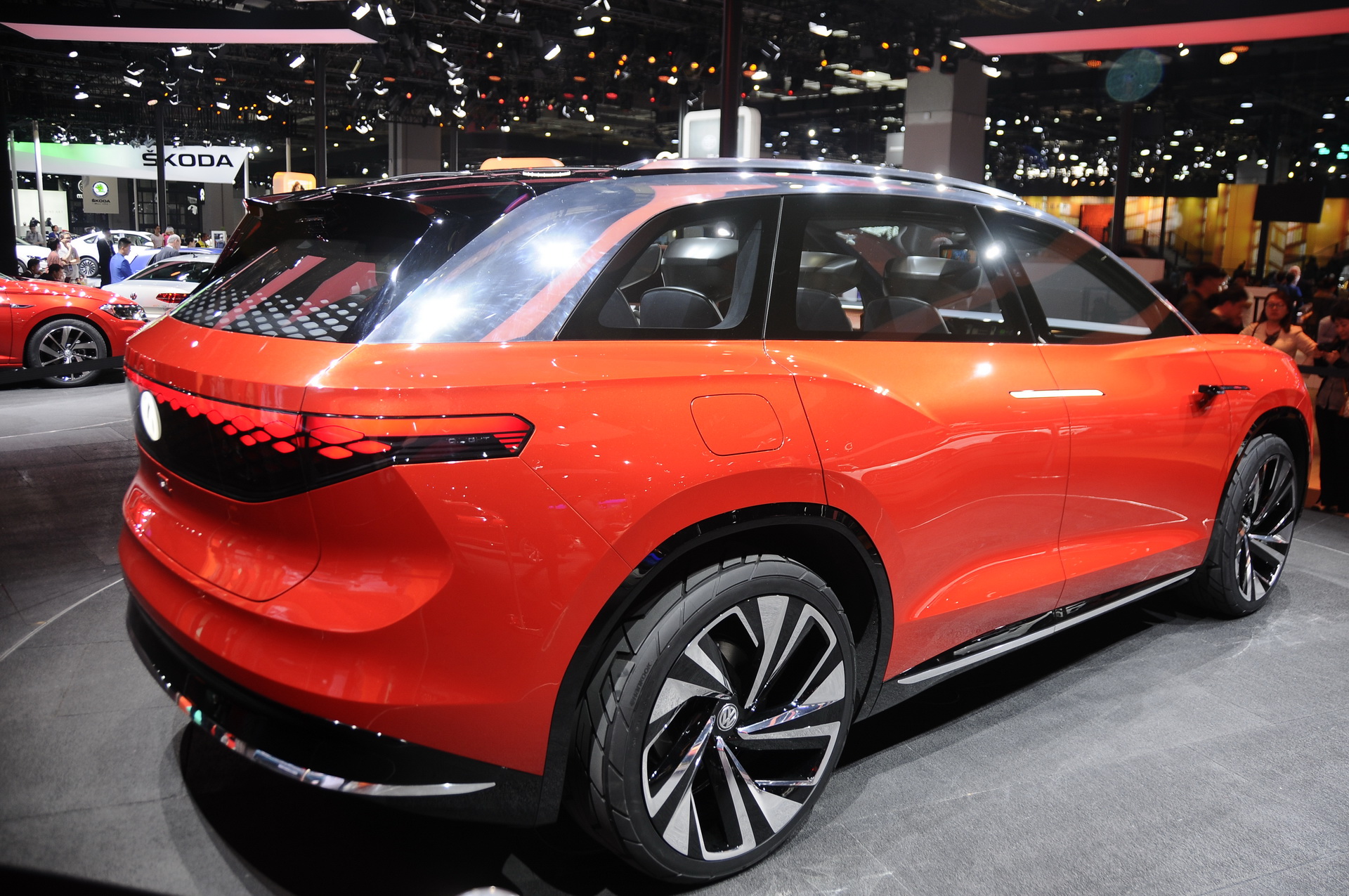 VW-ID-Roomzz-05 VW ID Roomzz: Flagship Electric SUV Will Likely Put Touareg Out Of Job In 2021