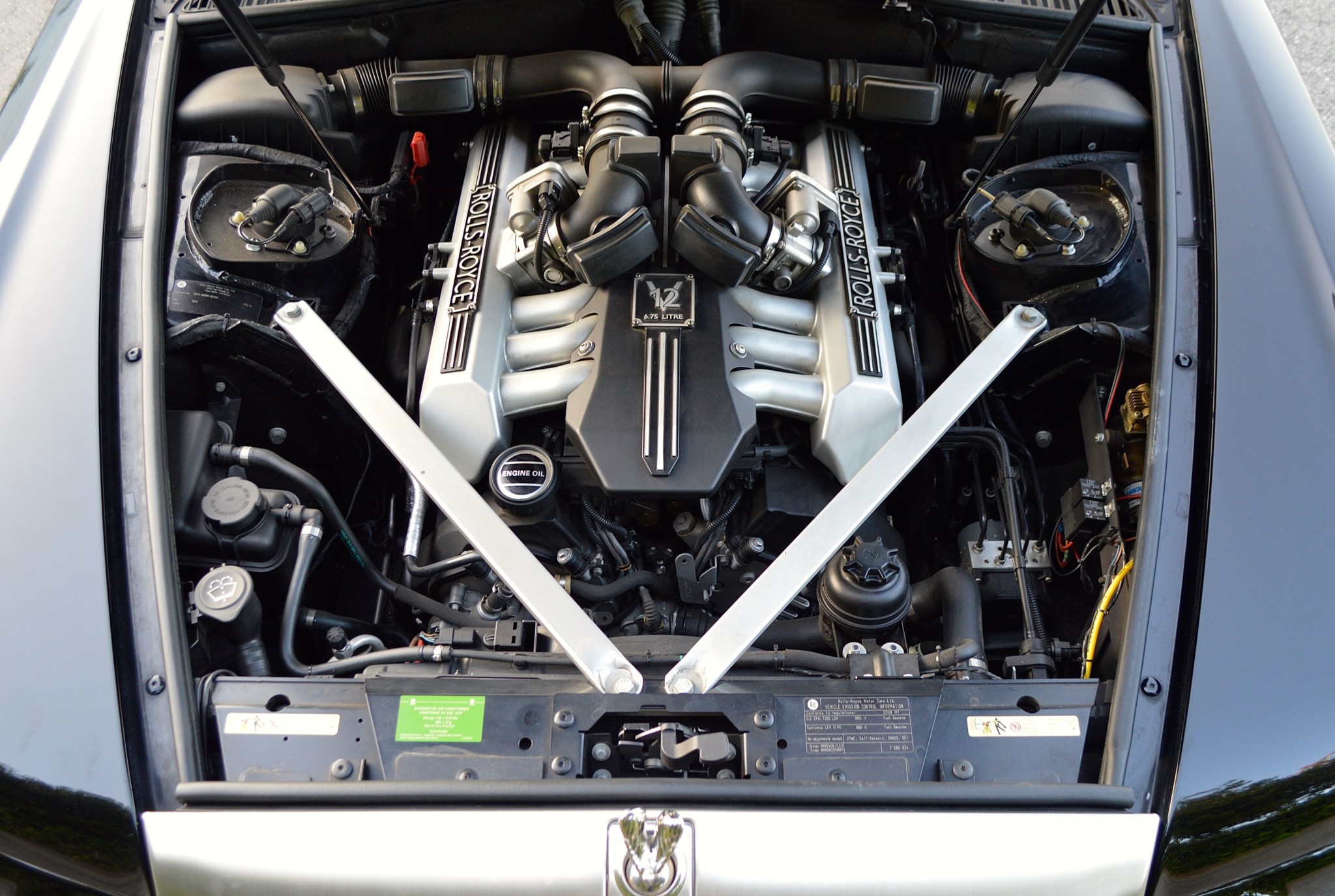 Rolls Royce Phantom Drophead Coupe 24 Fancy A “Cheap” Rolls-Royce? This Phantom Drophead Coupe Might Be The One