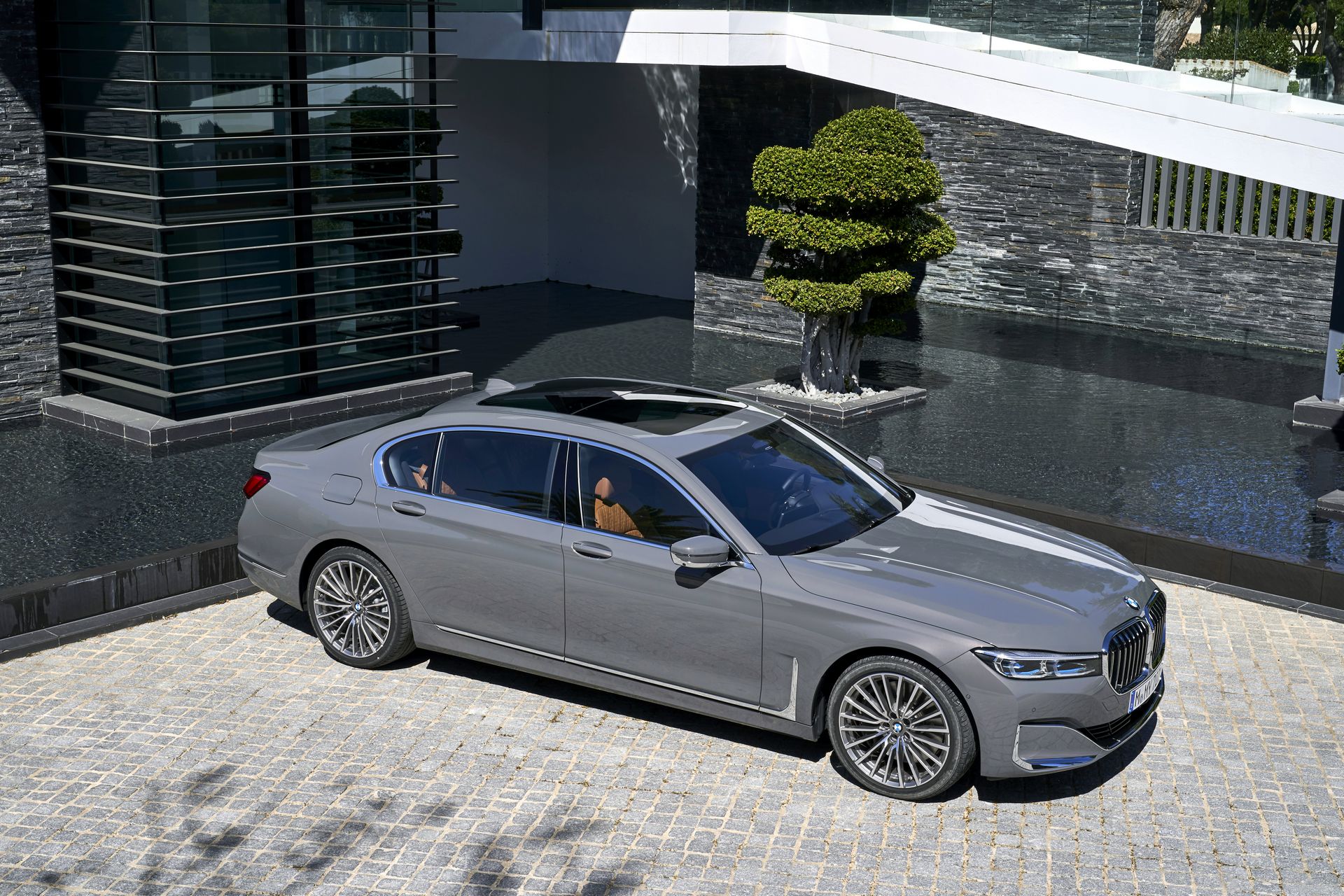 BMW-7-Series-70 BMW Throws 171 Images Of The 7-Series Hoping We’ll Get Used To Its New Face