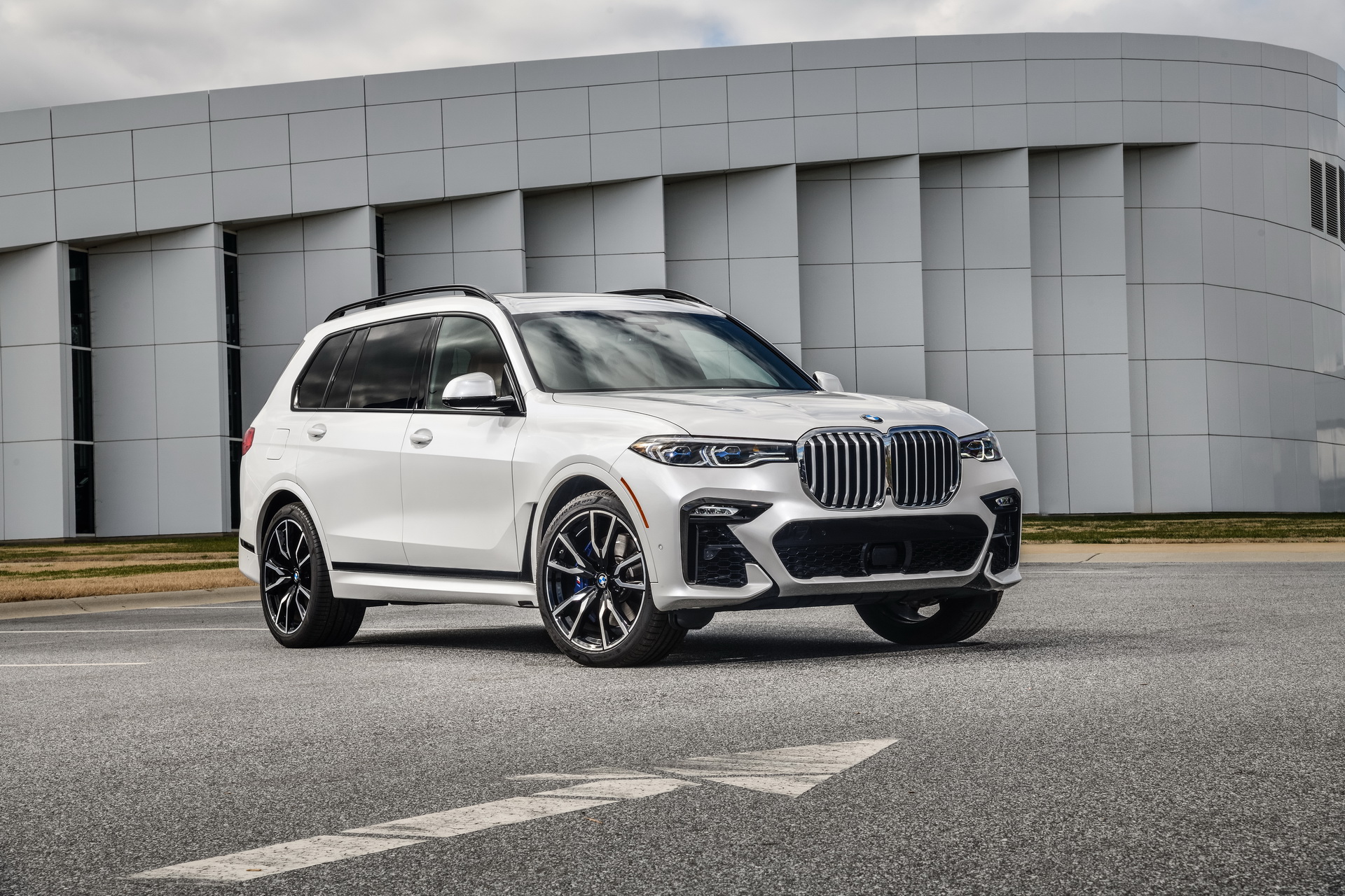 2019-BMW-X7-05 BMW Releases Detailed, 96-Image Gallery Of The New X7