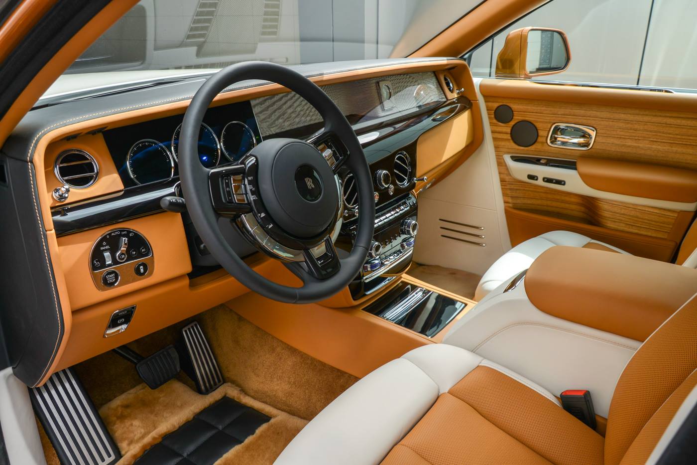 rolls royce phantom privacy suite abu dhabi 12 Rolls-Royce Phantom EWB With Privacy Suite Is The Majestic Way To Isolate Yourself