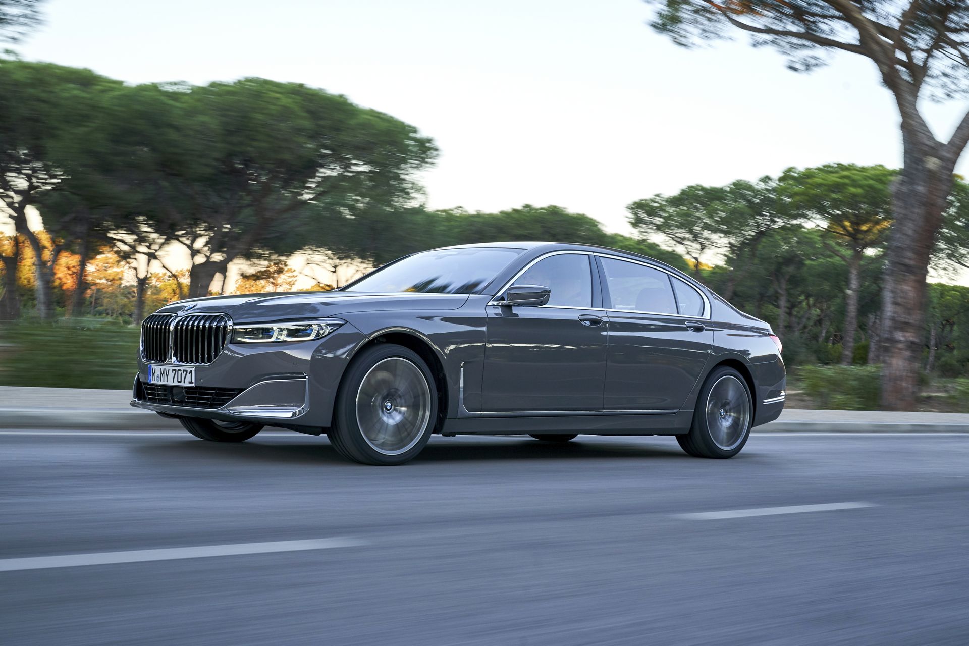 BMW-7-Series-84 BMW Throws 171 Images Of The 7-Series Hoping We’ll Get Used To Its New Face