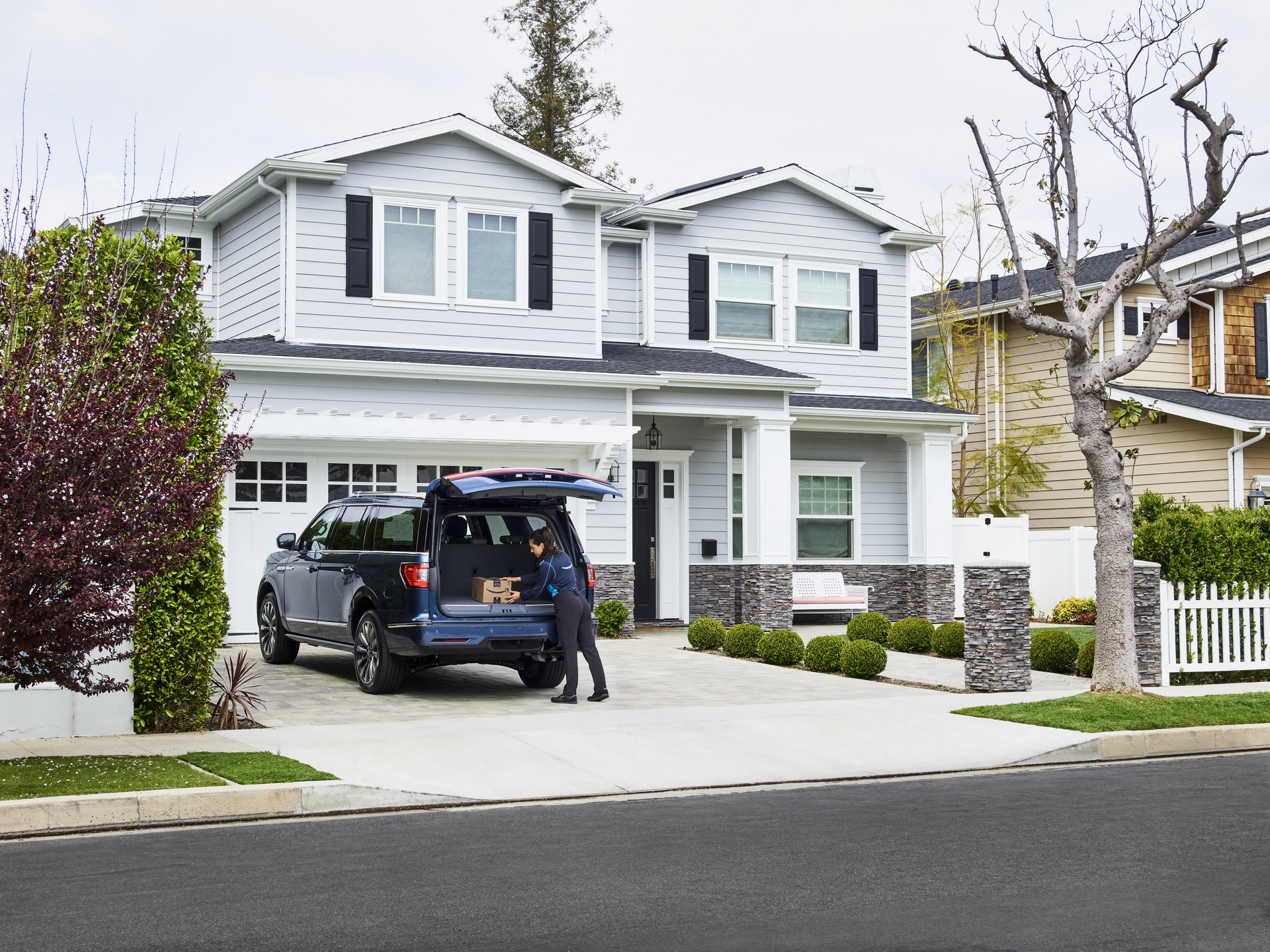 ford new connected car services 2 Ford And Lincoln Connected Services Enable “Clever” Amazon Delivery