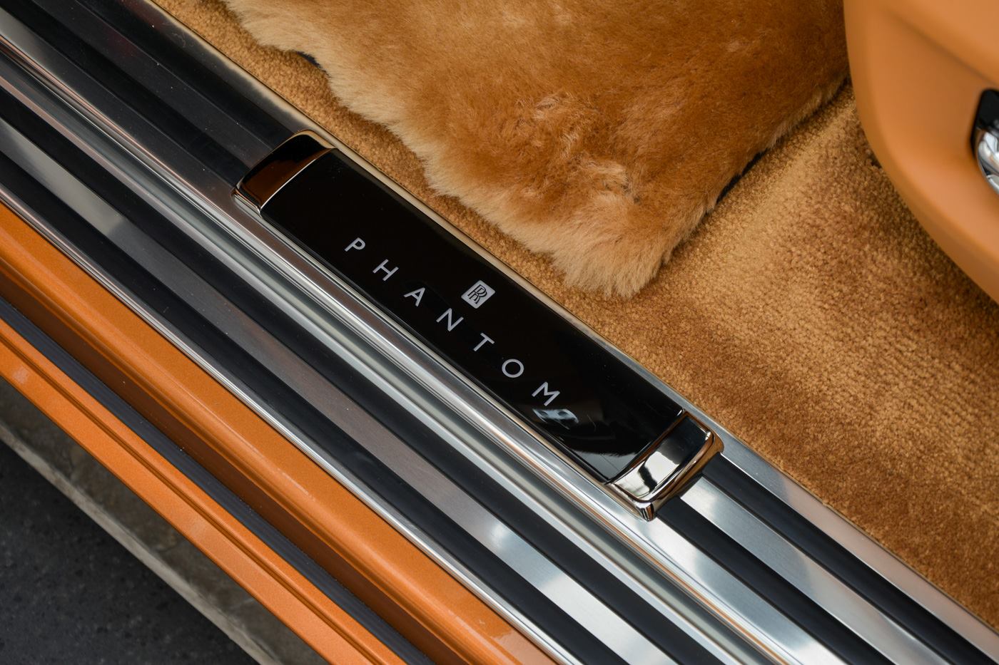 rolls royce phantom privacy suite abu dhabi 11 Rolls-Royce Phantom EWB With Privacy Suite Is The Majestic Way To Isolate Yourself