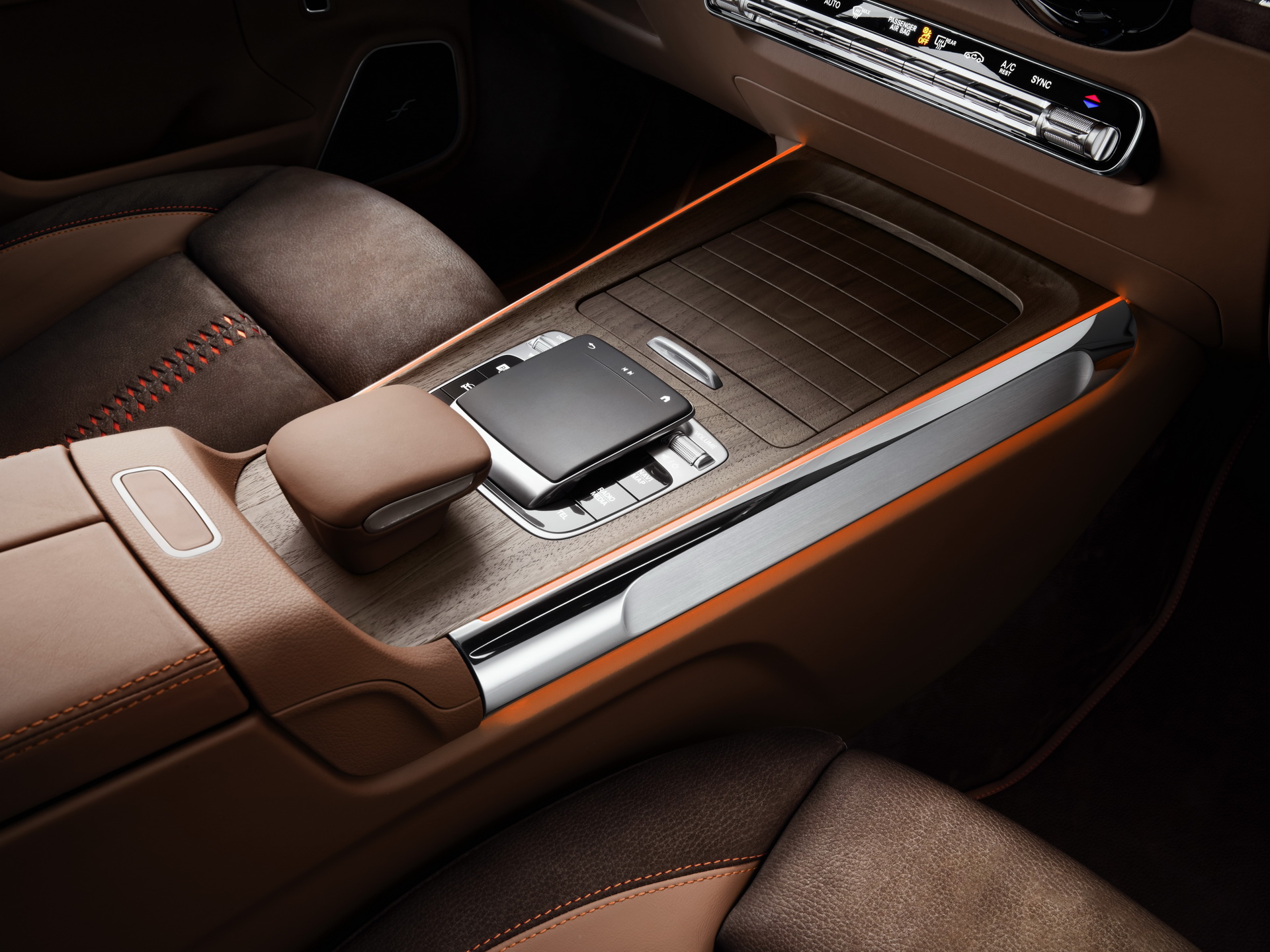 Mercedes-Concept-GLB-22 New Mercedes GLB Features Conceptual Rugged Looks In Compact Form