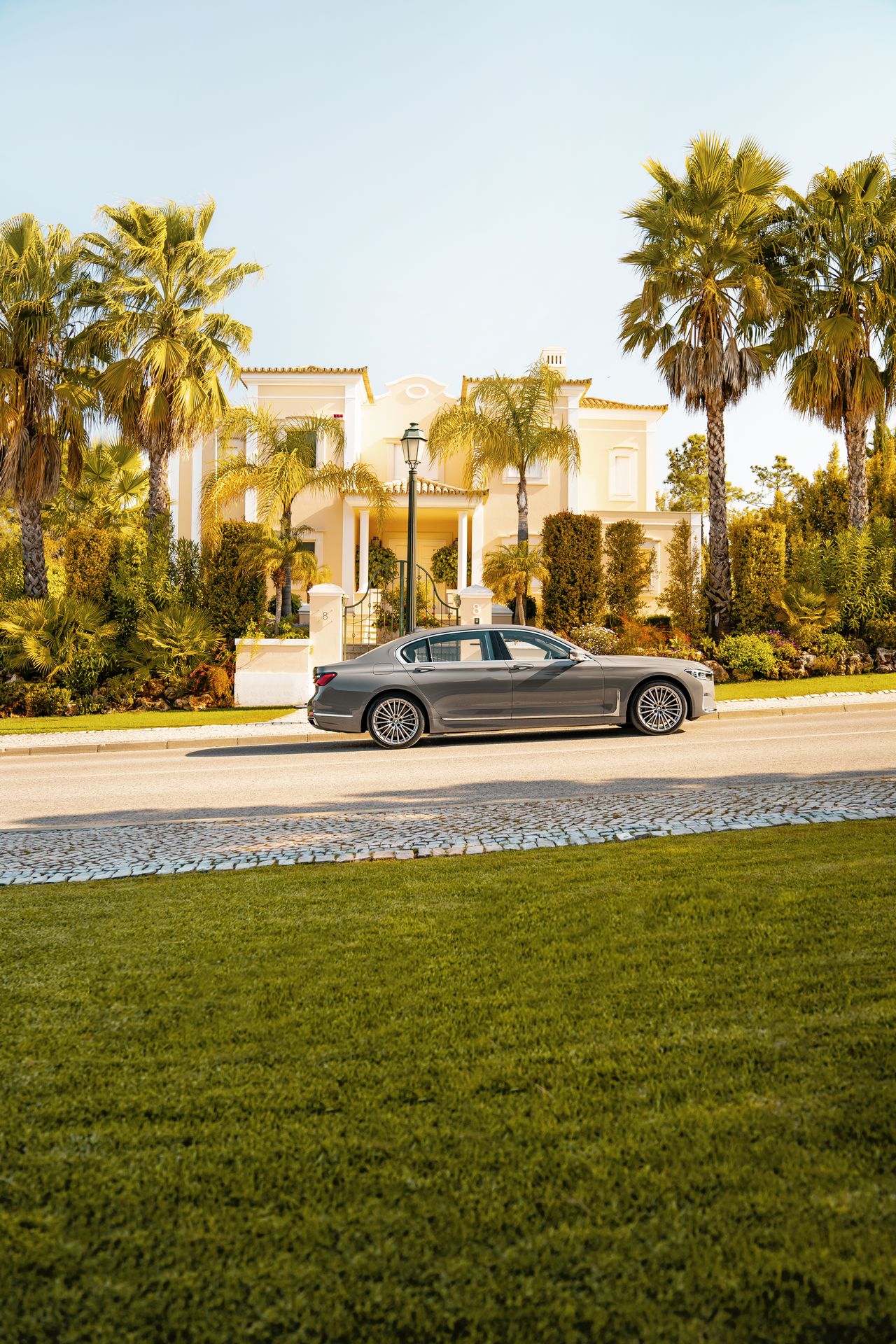 BMW-7-Series-148 BMW Throws 171 Images Of The 7-Series Hoping We’ll Get Used To Its New Face