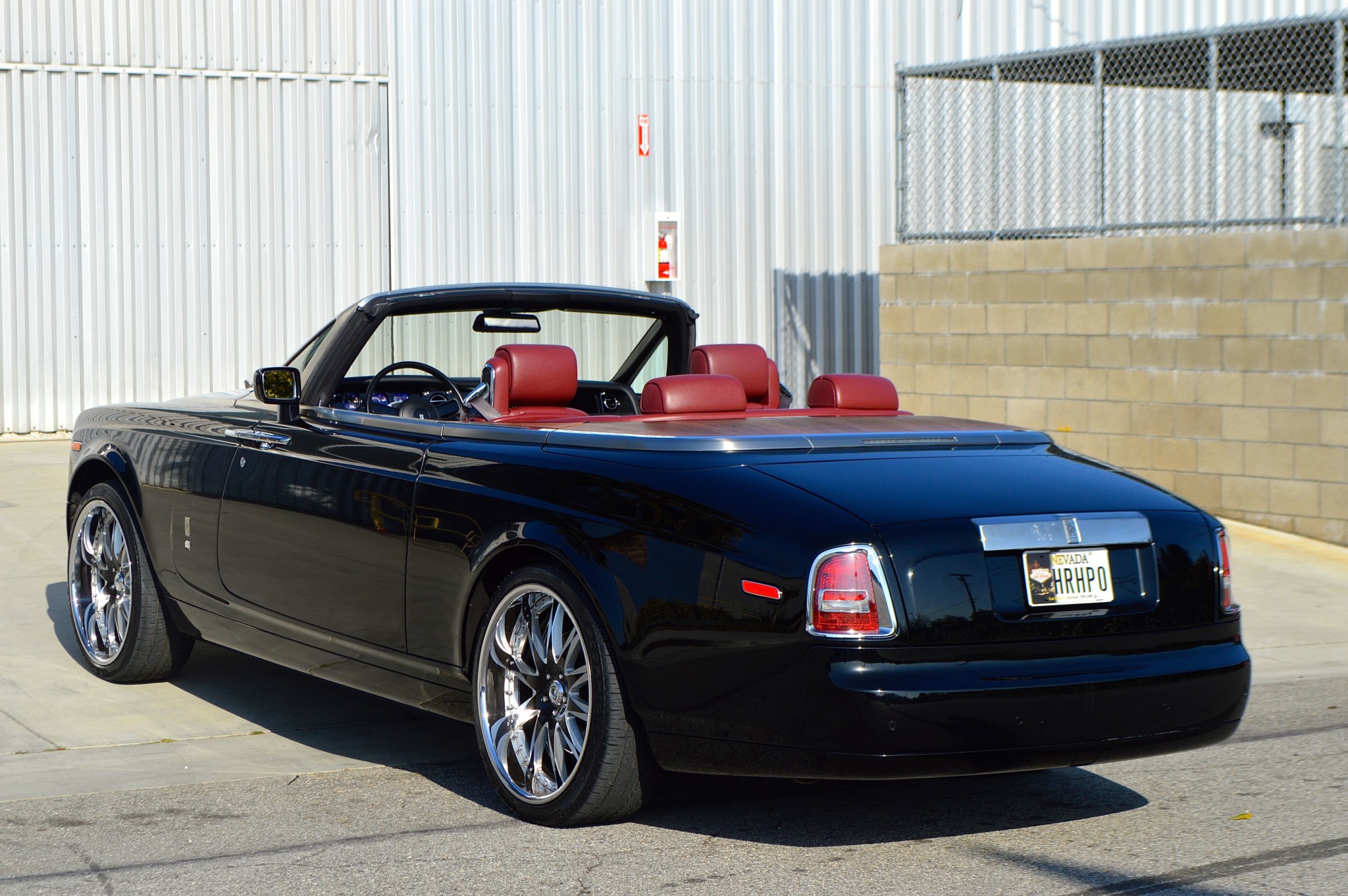 Rolls Royce Phantom Drophead Coupe 5 Fancy A “Cheap” Rolls-Royce? This Phantom Drophead Coupe Might Be The One