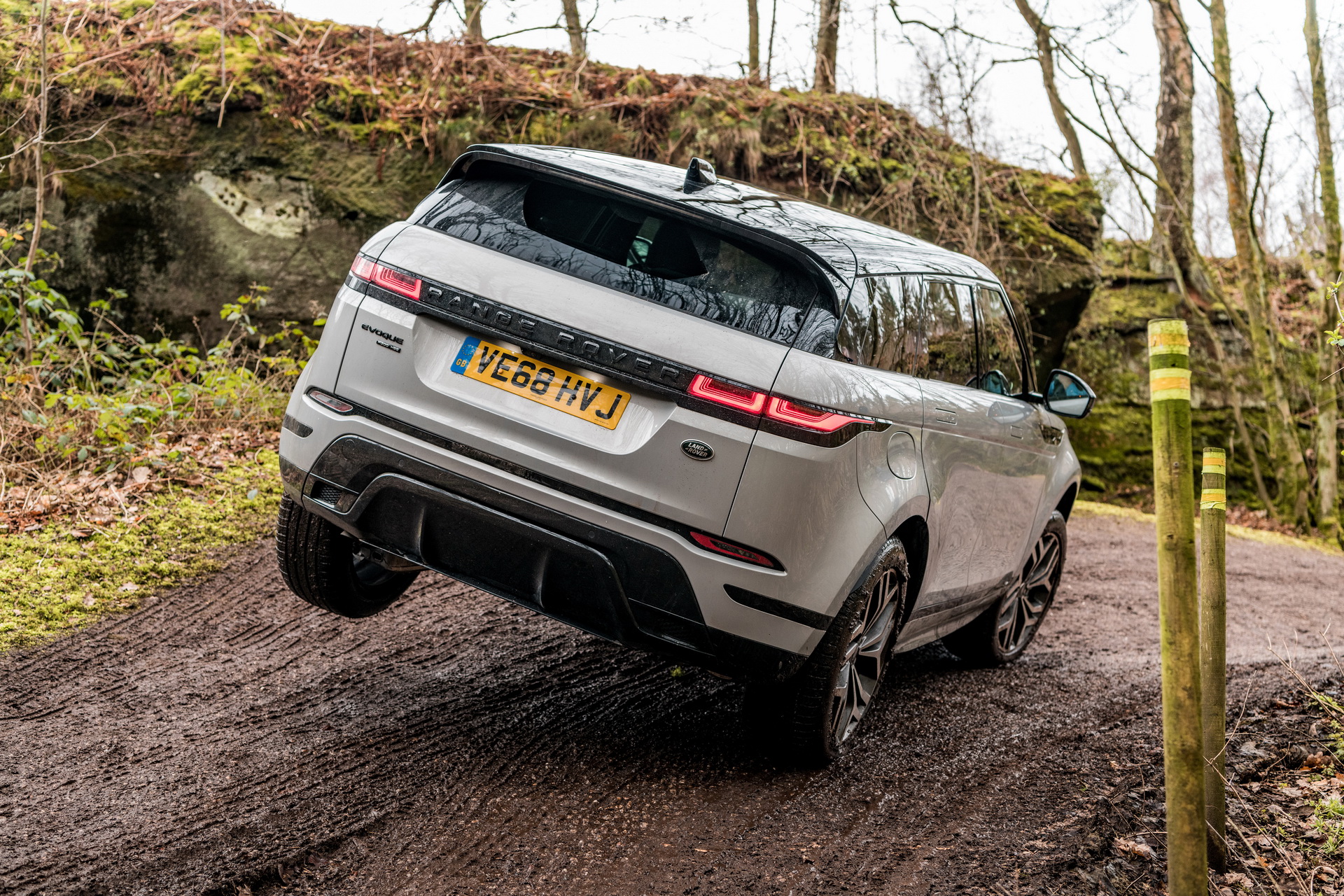 Range-Rover-Evoque-54 Range Rover Evoque Is The First Premium Compact SUV To Pass 2020 RDE2 Emission Rules