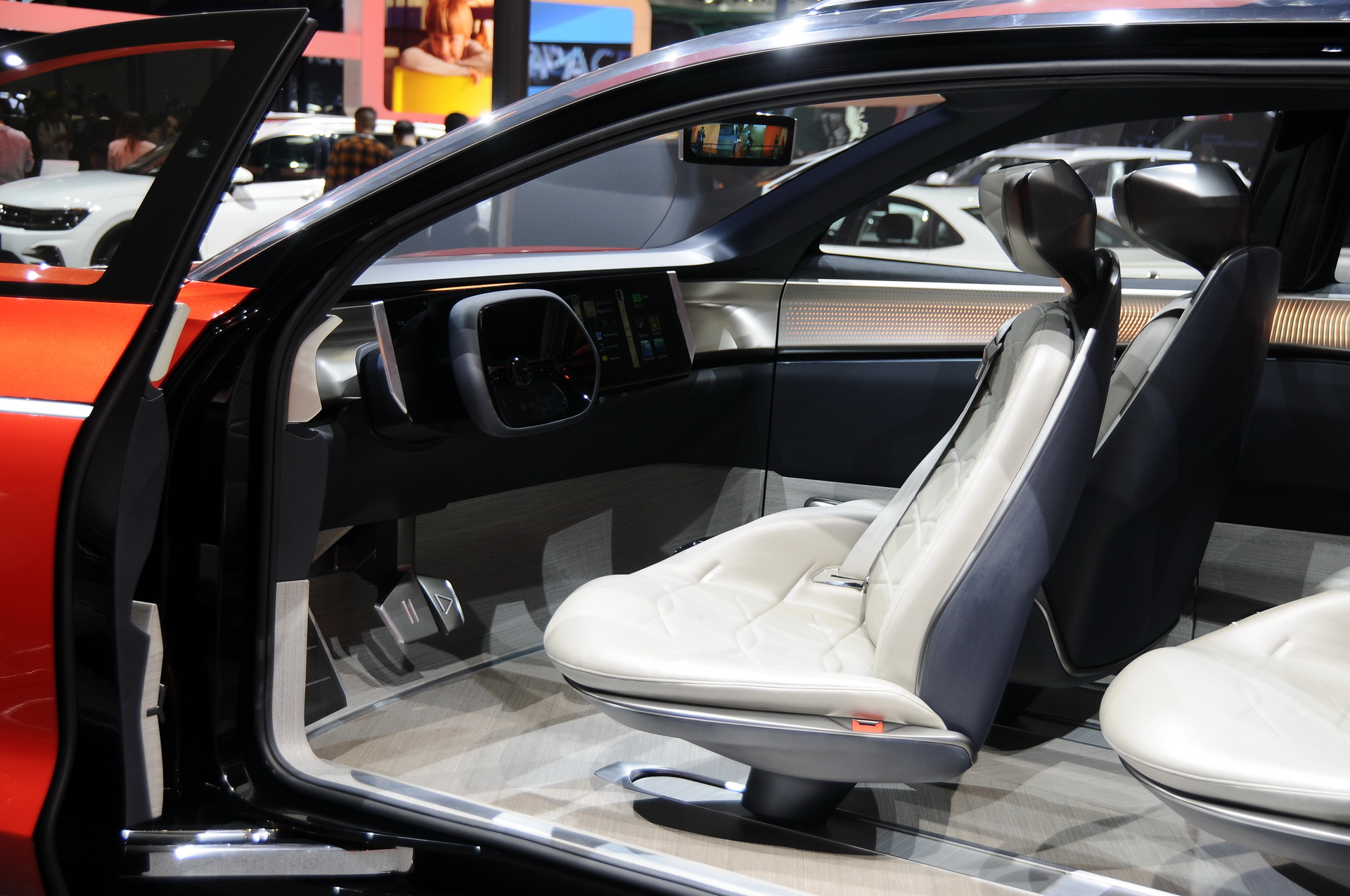 VW-ID-Roomzz-02 VW ID Roomzz: Flagship Electric SUV Will Likely Put Touareg Out Of Job In 2021