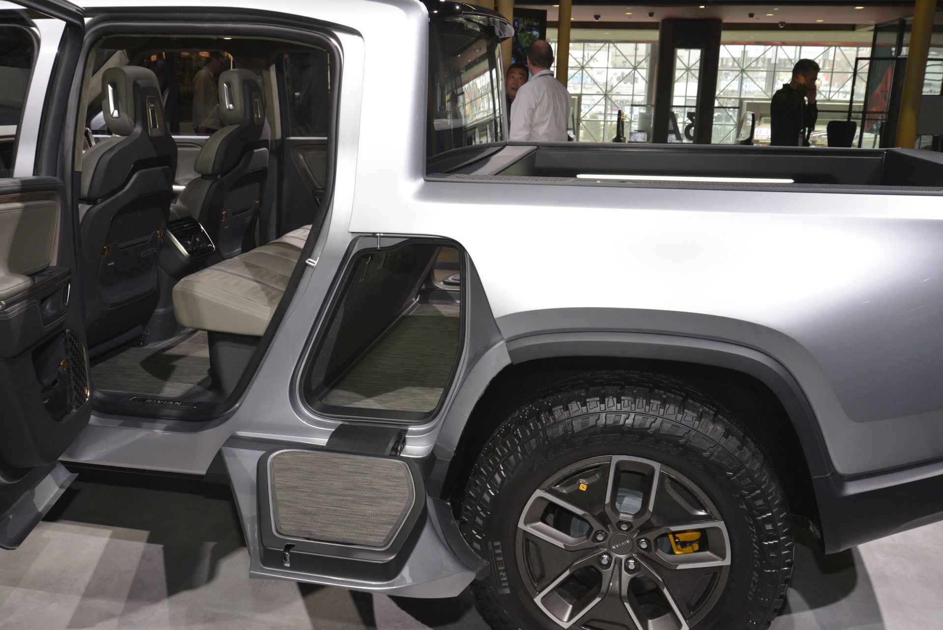 Rivian R1S R1T 6 Rivian Promotes The Adventurous Spirit Of The R1S And R1T In New York