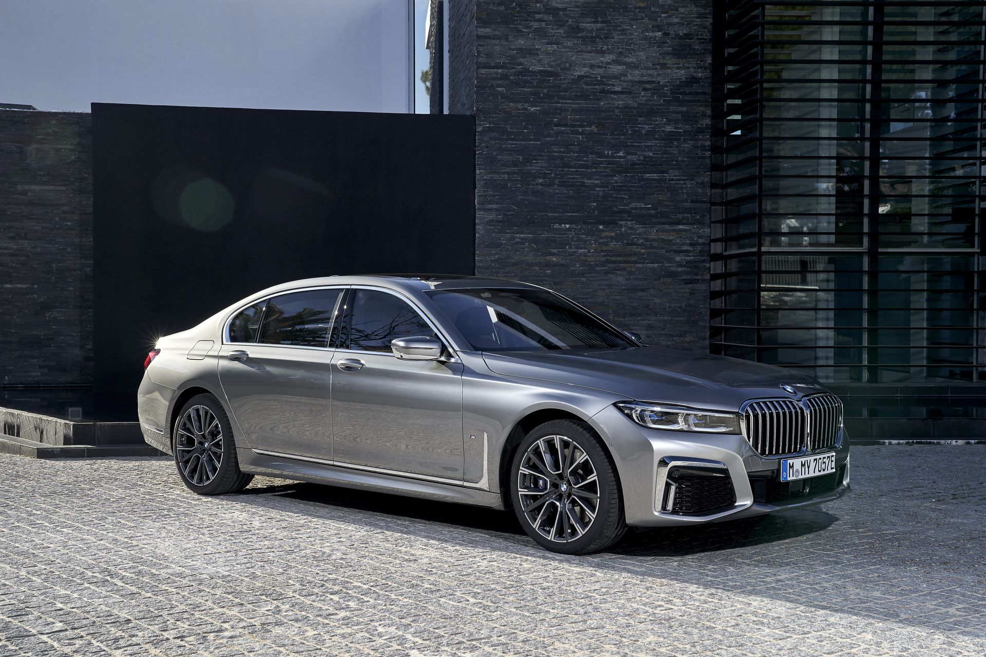 BMW-7-Series-3 BMW Throws 171 Images Of The 7-Series Hoping We’ll Get Used To Its New Face