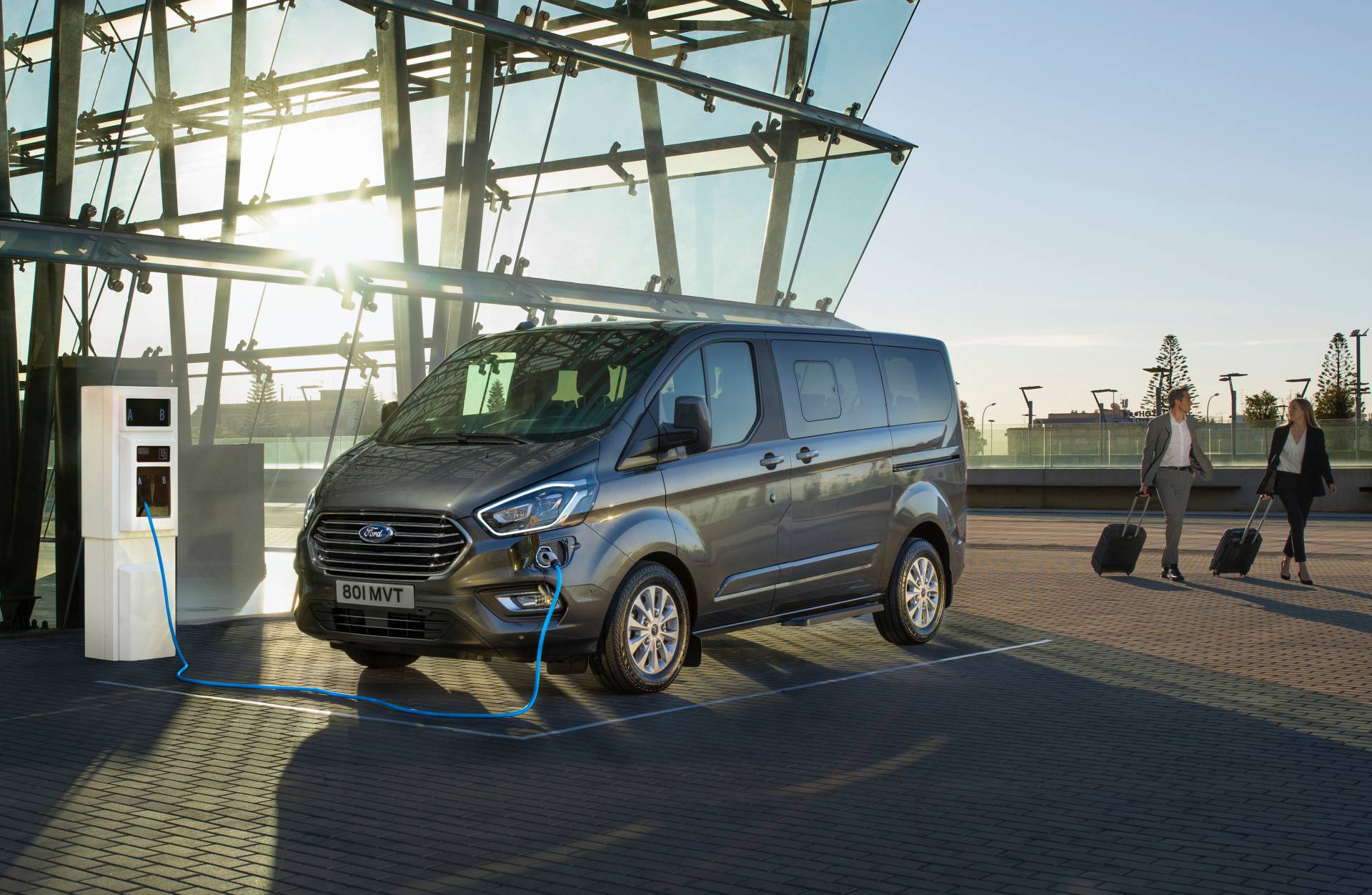 2019 Ford Tourneo Custom PHEV 1 2019 Ford Tourneo Custom Plug-In Hybrid Brings Electrification To People Carriers