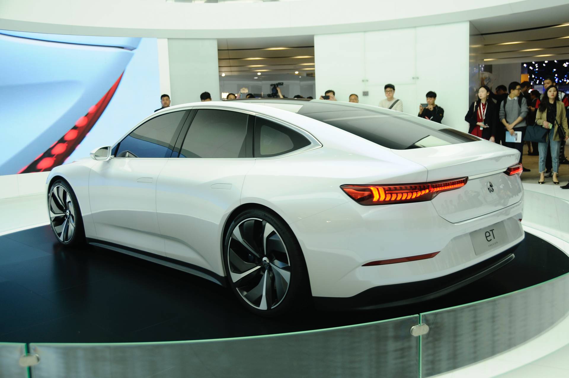 Nio ET Preview 8 Nio ET Preview Heralds Tesla Model 3 Rival With 317-Mile Range